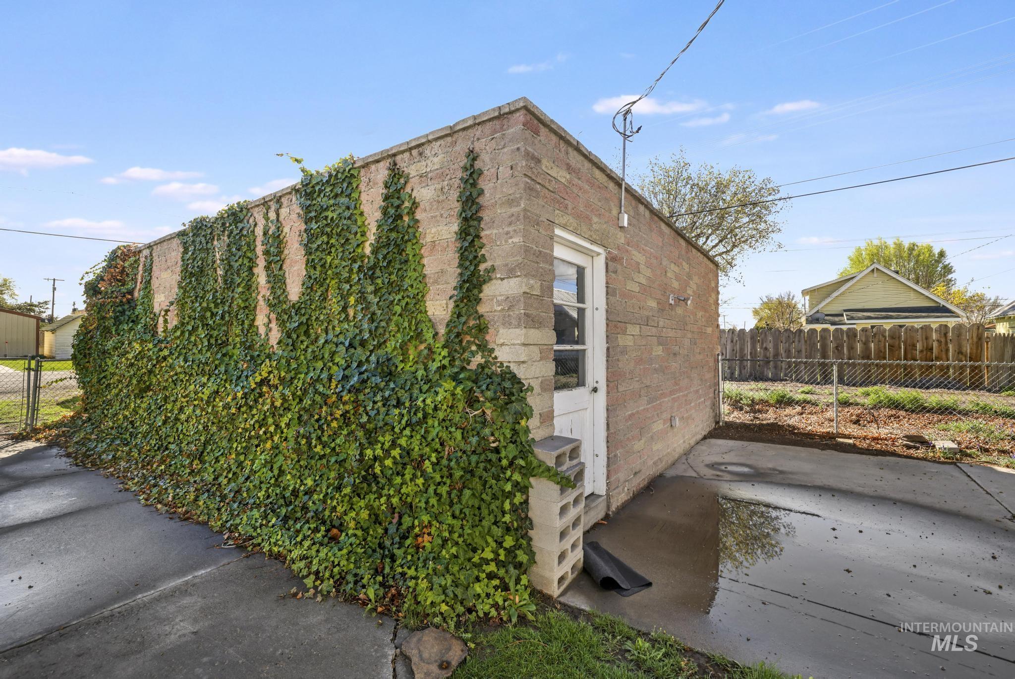 305 Madison St W, Kimberly, Idaho 83341, 5 Bedrooms, 2 Bathrooms, Residential For Sale, Price $349,500,MLS 98980837