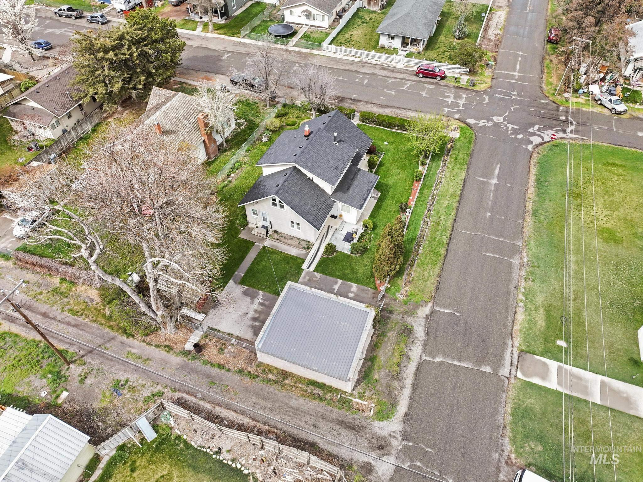 305 Madison St W, Kimberly, Idaho 83341, 5 Bedrooms, 2 Bathrooms, Residential For Sale, Price $349,500,MLS 98980837