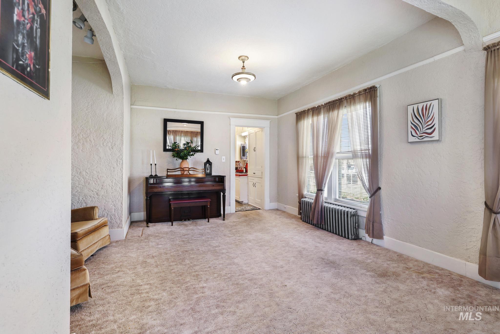 305 Madison St W, Kimberly, Idaho 83341, 5 Bedrooms, 2 Bathrooms, Residential For Sale, Price $349,500,MLS 98980837