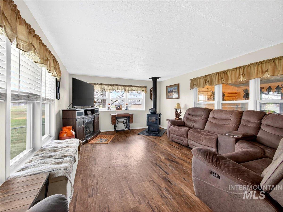 9228 Washoe Rd, Payette, Idaho 83661, 2 Bedrooms, 1 Bathroom, Residential For Sale, Price $295,000,MLS 98980839