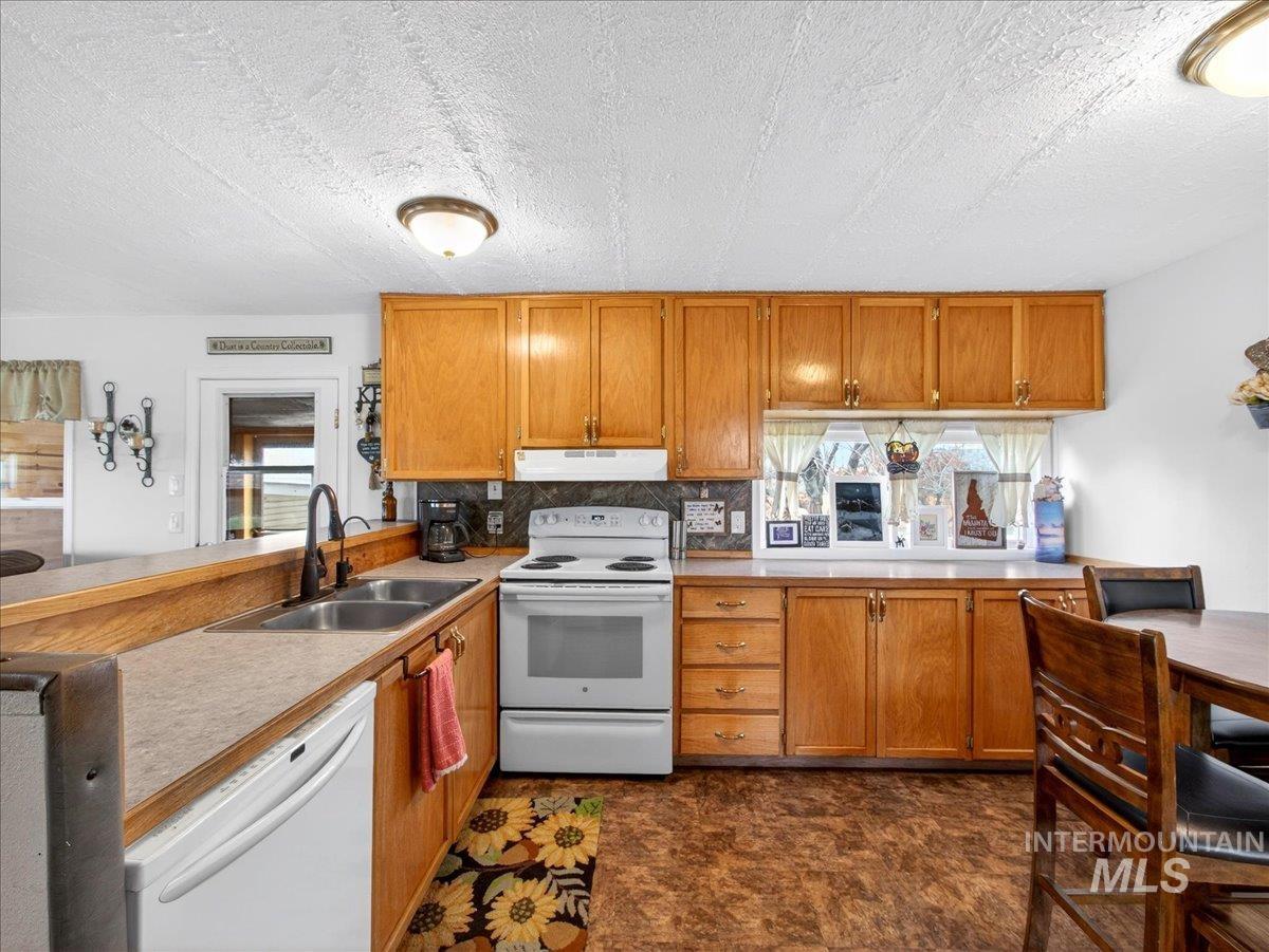 9228 Washoe Rd, Payette, Idaho 83661, 2 Bedrooms, 1 Bathroom, Residential For Sale, Price $295,000,MLS 98980839