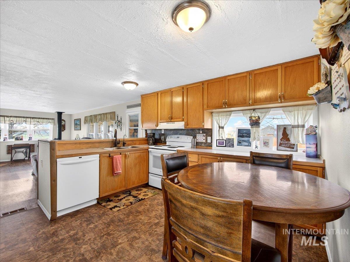 9228 Washoe Rd, Payette, Idaho 83661, 2 Bedrooms, 1 Bathroom, Residential For Sale, Price $295,000,MLS 98980839