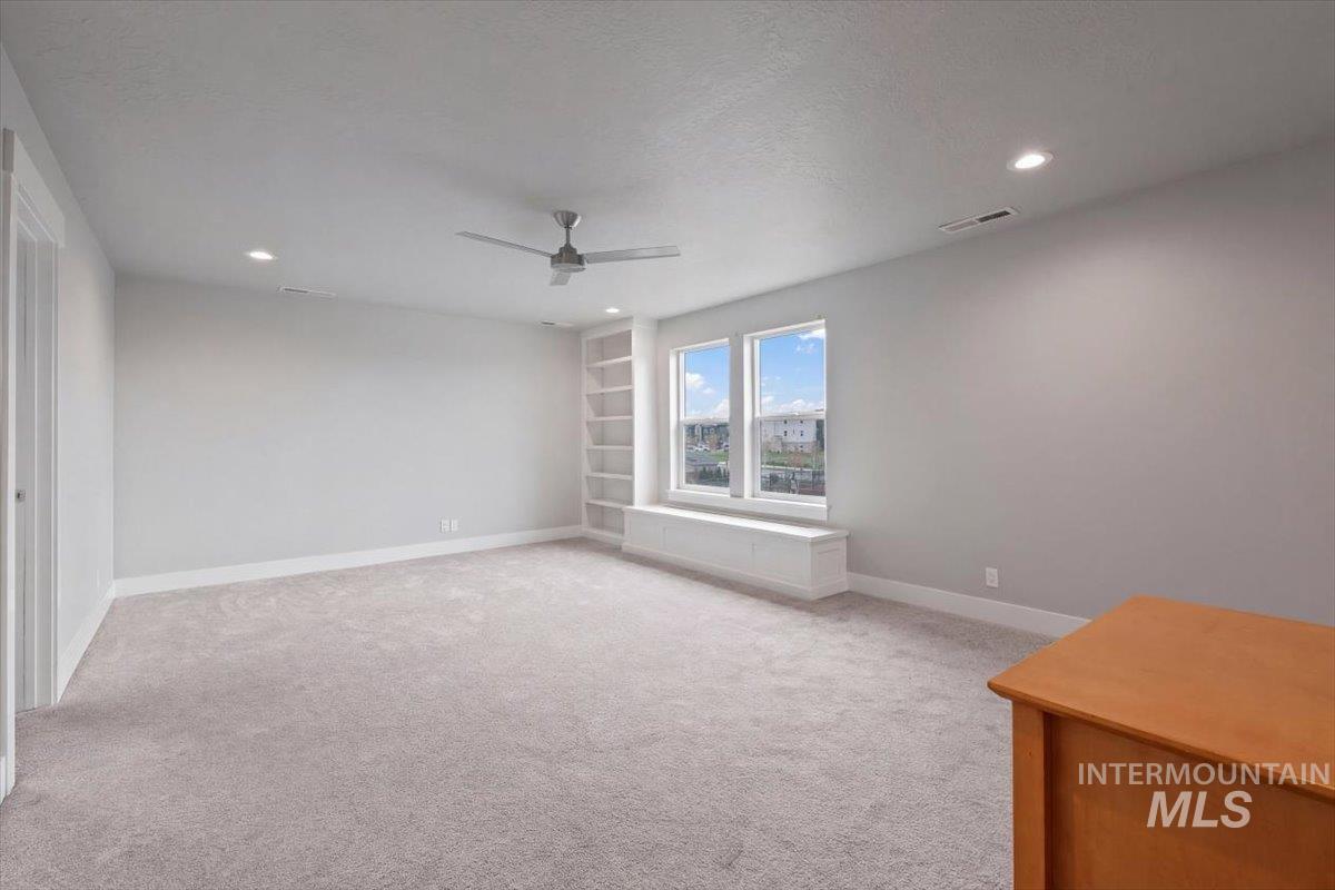 2036 E Knobcone Dr, Meridian, Idaho 83642, 5 Bedrooms, 3 Bathrooms, Residential For Sale, Price $579,900,MLS 98980842