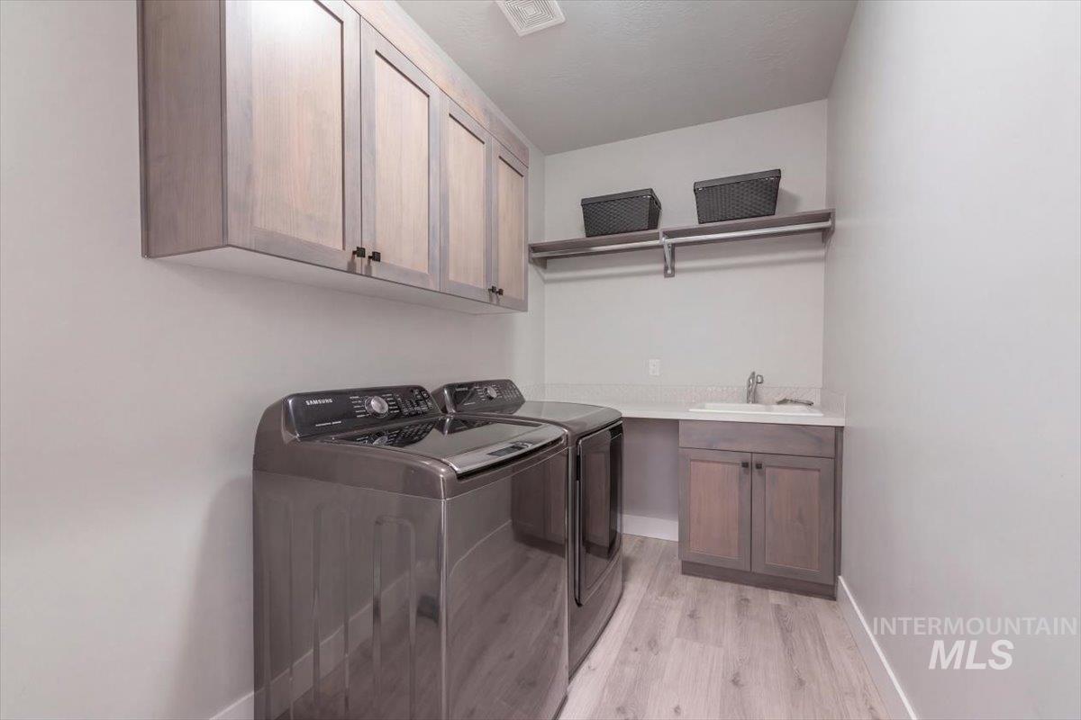 2036 E Knobcone Dr, Meridian, Idaho 83642, 5 Bedrooms, 3 Bathrooms, Residential For Sale, Price $579,900,MLS 98980842