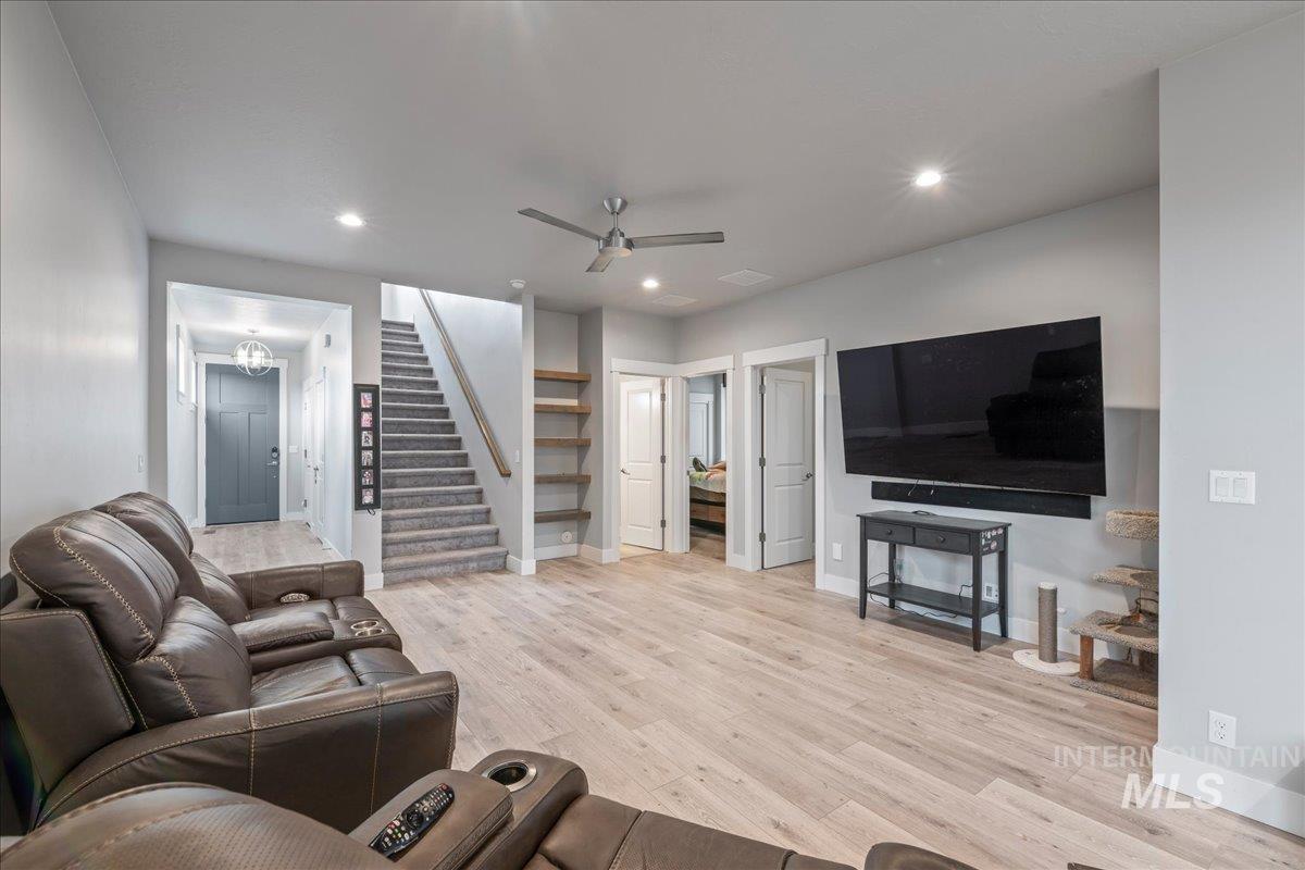 2036 E Knobcone Dr, Meridian, Idaho 83642, 5 Bedrooms, 3 Bathrooms, Residential For Sale, Price $579,900,MLS 98980842