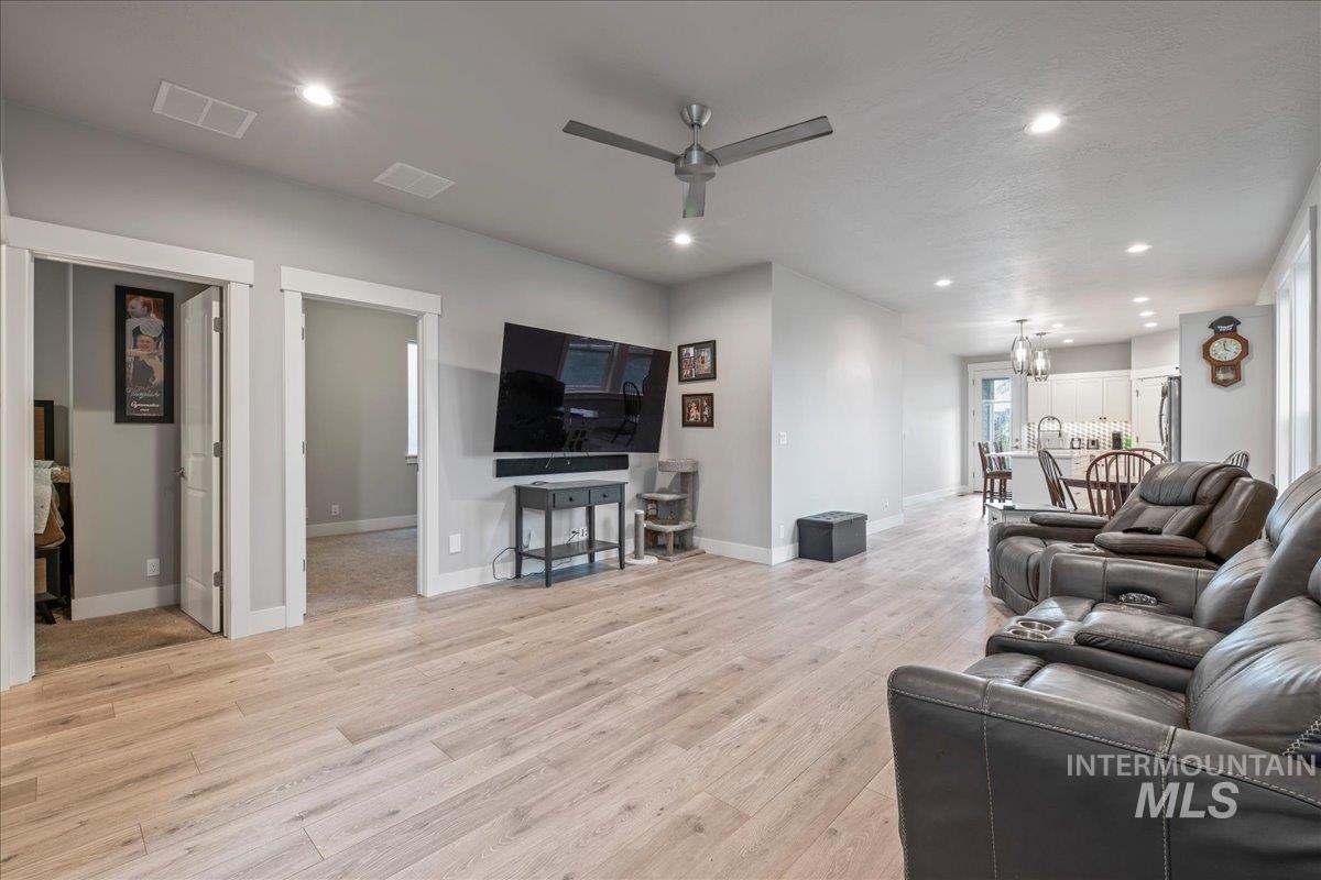 2036 E Knobcone Dr, Meridian, Idaho 83642, 5 Bedrooms, 3 Bathrooms, Residential For Sale, Price $579,900,MLS 98980842