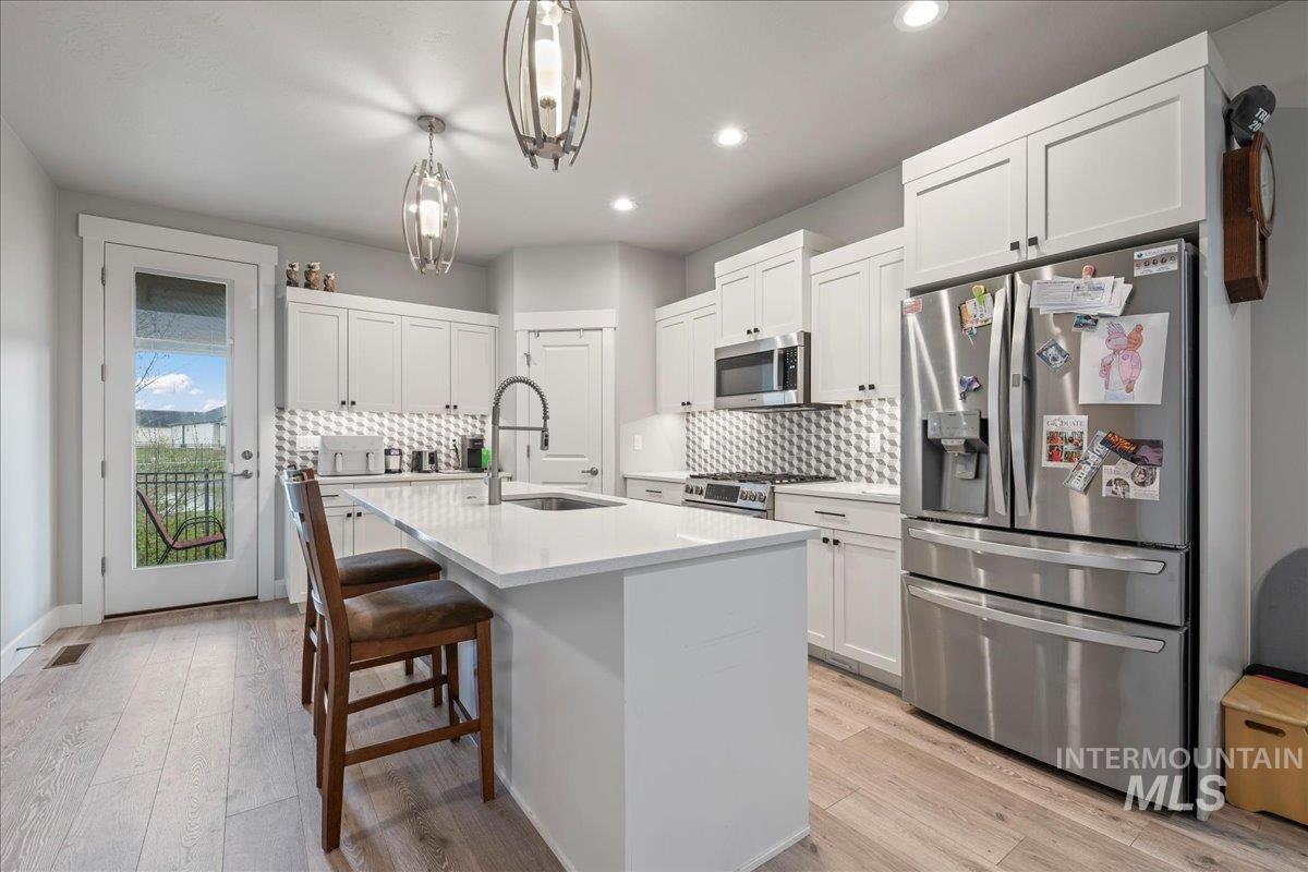 2036 E Knobcone Dr, Meridian, Idaho 83642, 5 Bedrooms, 3 Bathrooms, Residential For Sale, Price $579,900,MLS 98980842