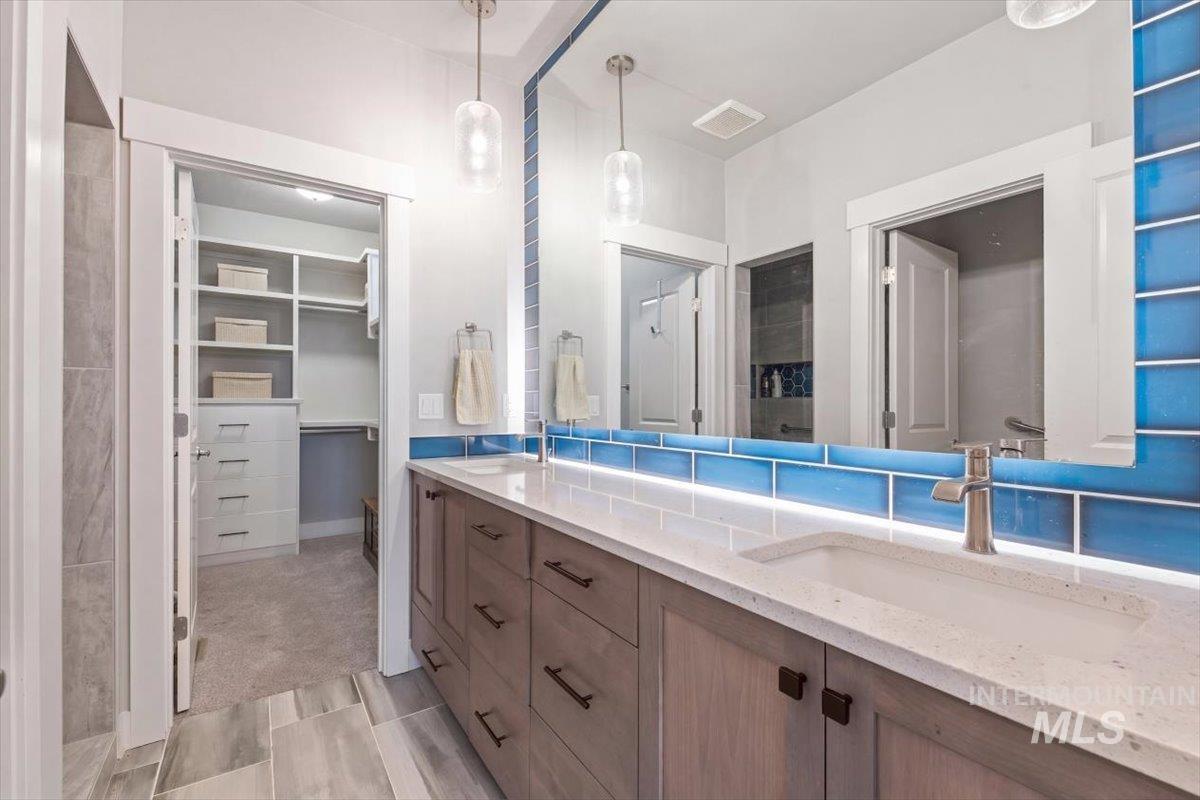 2036 E Knobcone Dr, Meridian, Idaho 83642, 5 Bedrooms, 3 Bathrooms, Residential For Sale, Price $579,900,MLS 98980842