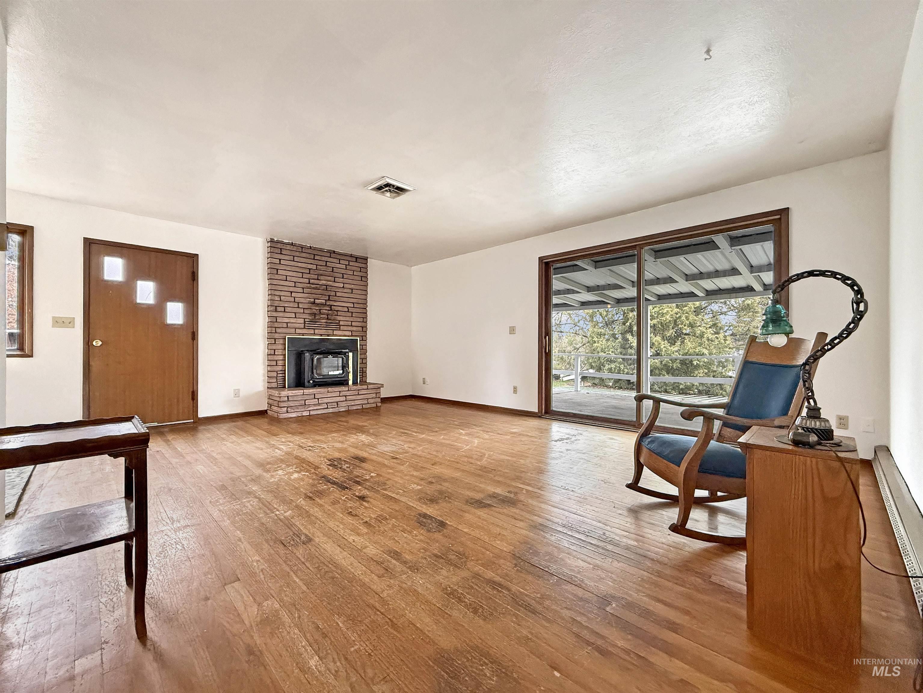 925-929 E 8th, Moscow, Idaho 83843, 3 Bedrooms, 1.5 Bathrooms, Residential Income For Sale, Price $435,000, 98980843