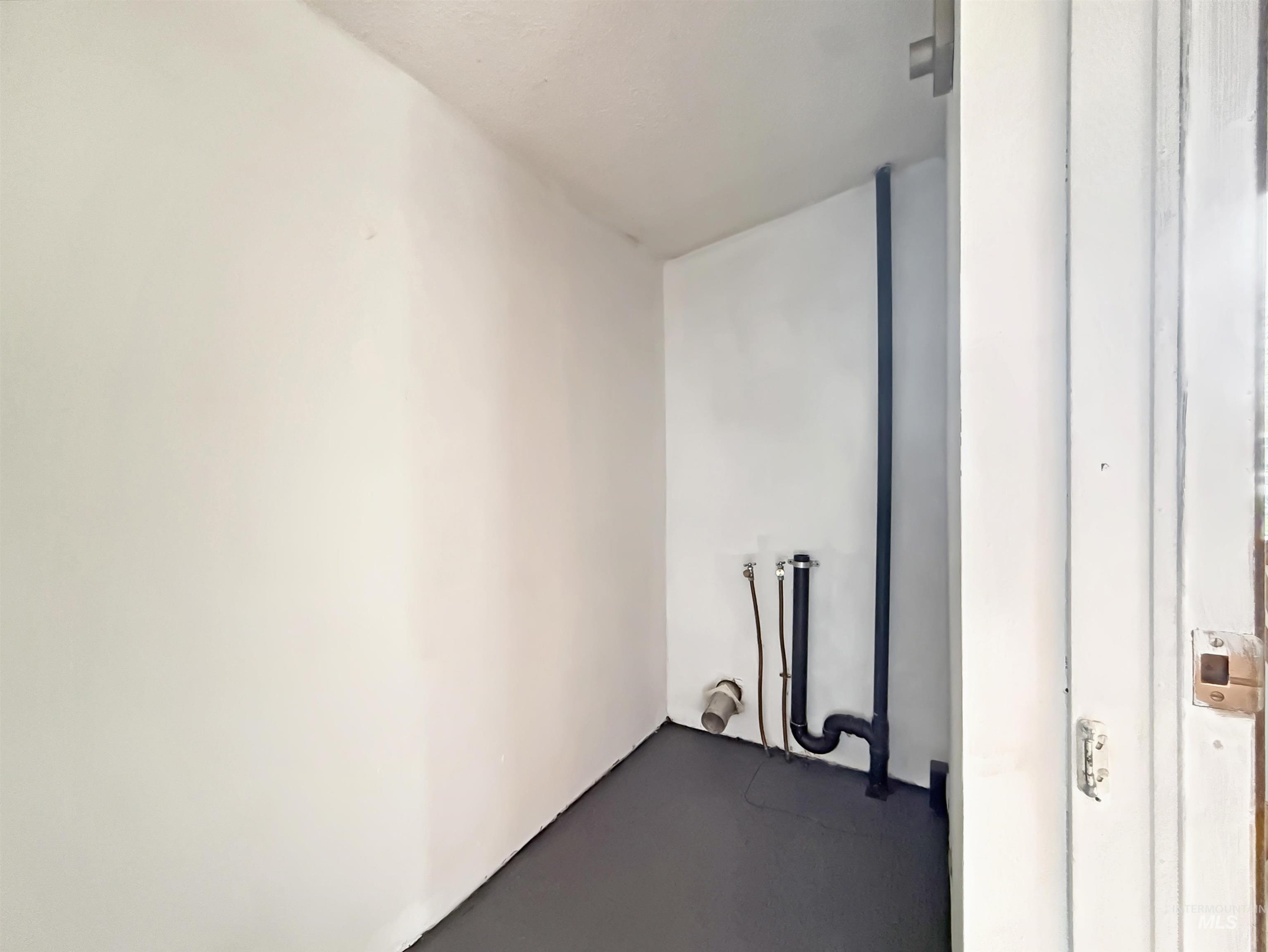 925-929 E 8th, Moscow, Idaho 83843, 3 Bedrooms, 1.5 Bathrooms, Residential Income For Sale, Price $435,000, 98980843