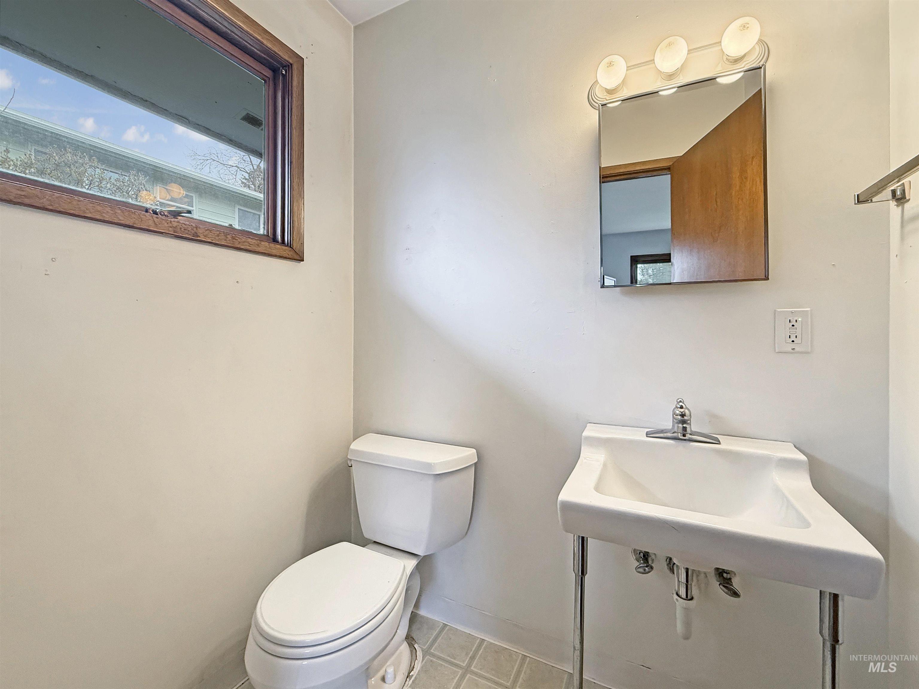 925-929 E 8th, Moscow, Idaho 83843, 3 Bedrooms, 1.5 Bathrooms, Residential Income For Sale, Price $435,000, 98980843