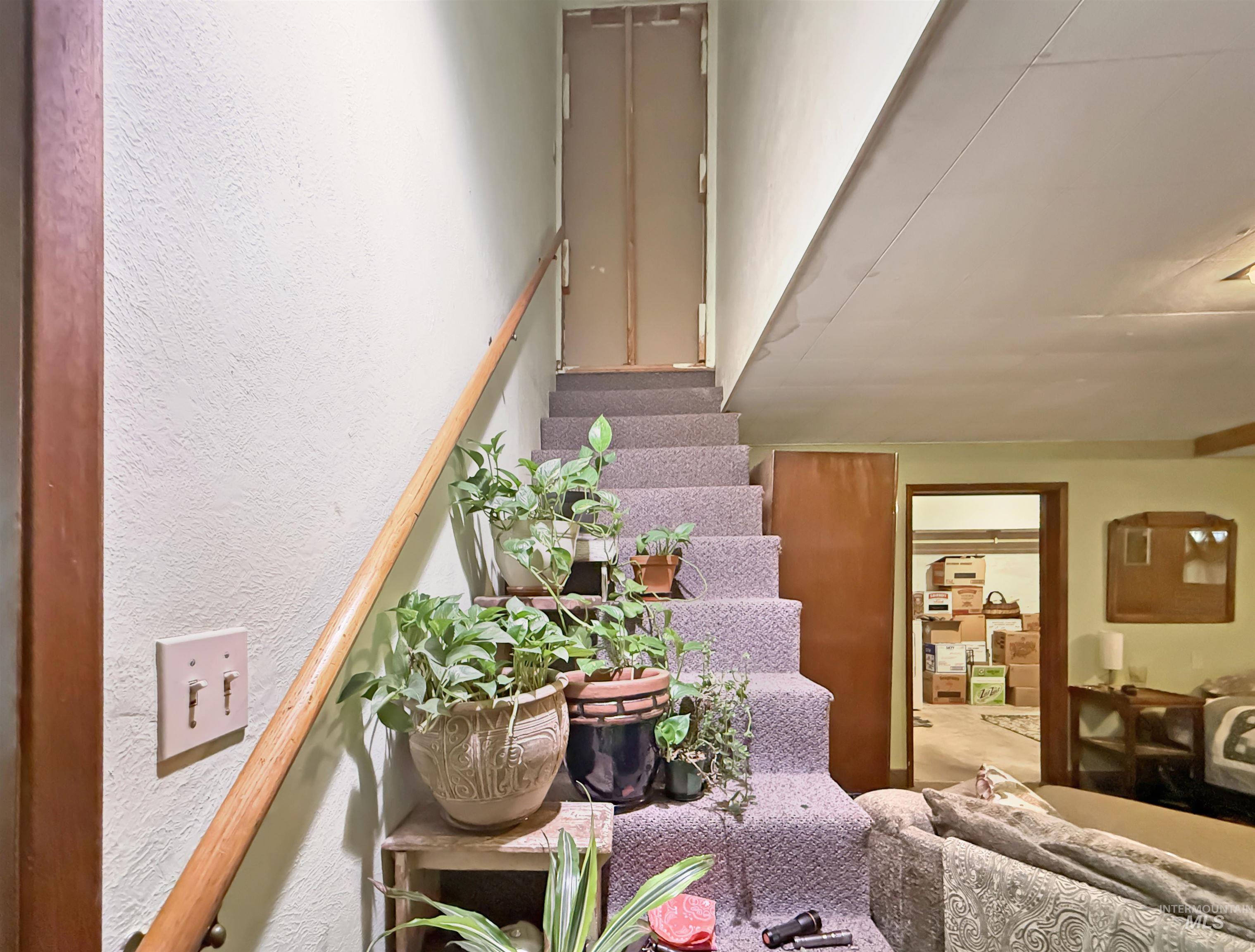 925-929 E 8th, Moscow, Idaho 83843, 3 Bedrooms, 1.5 Bathrooms, Residential Income For Sale, Price $435,000, 98980843