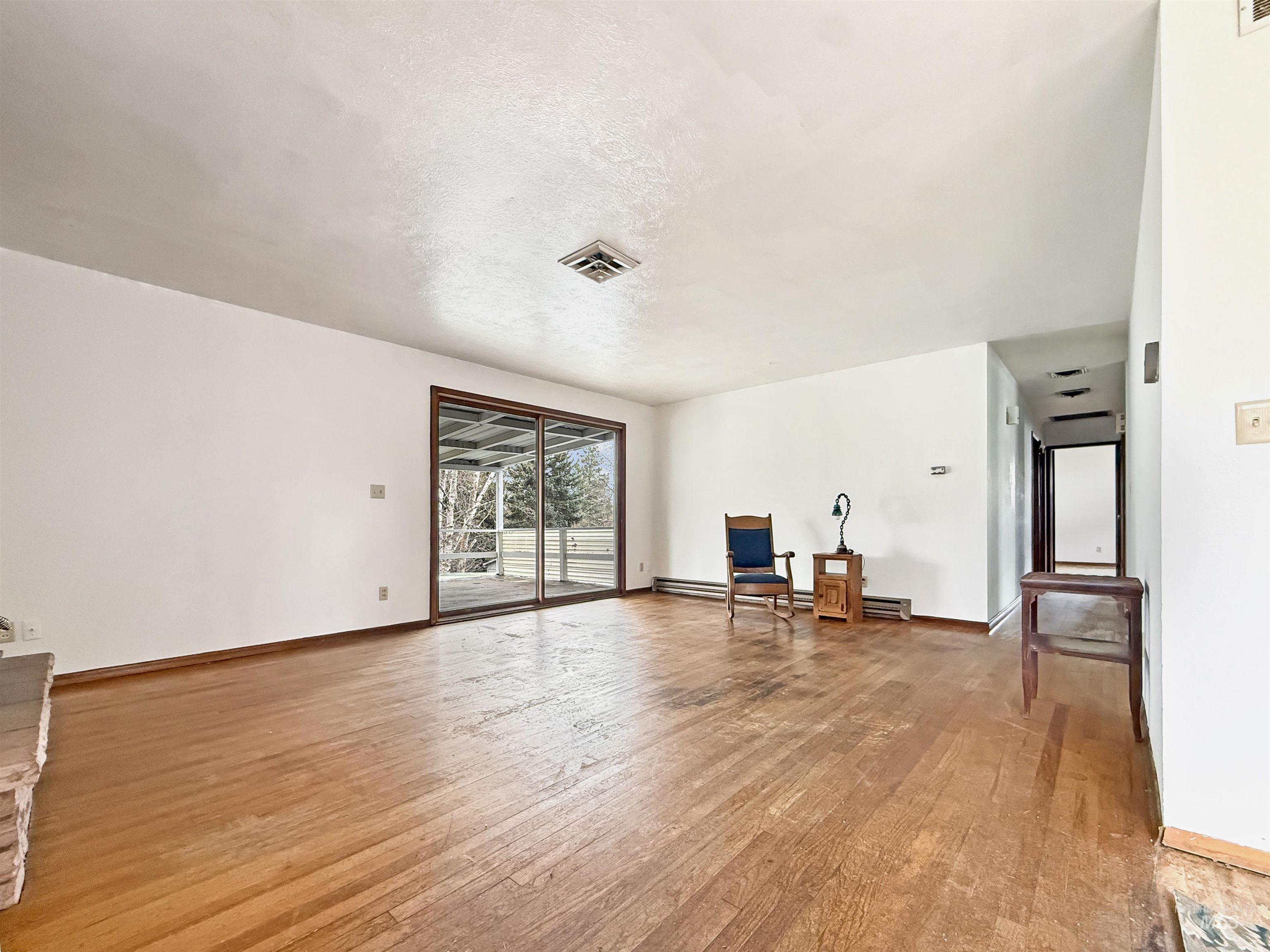 925-929 E 8th, Moscow, Idaho 83843, 3 Bedrooms, 1.5 Bathrooms, Residential Income For Sale, Price $435,000, 98980843