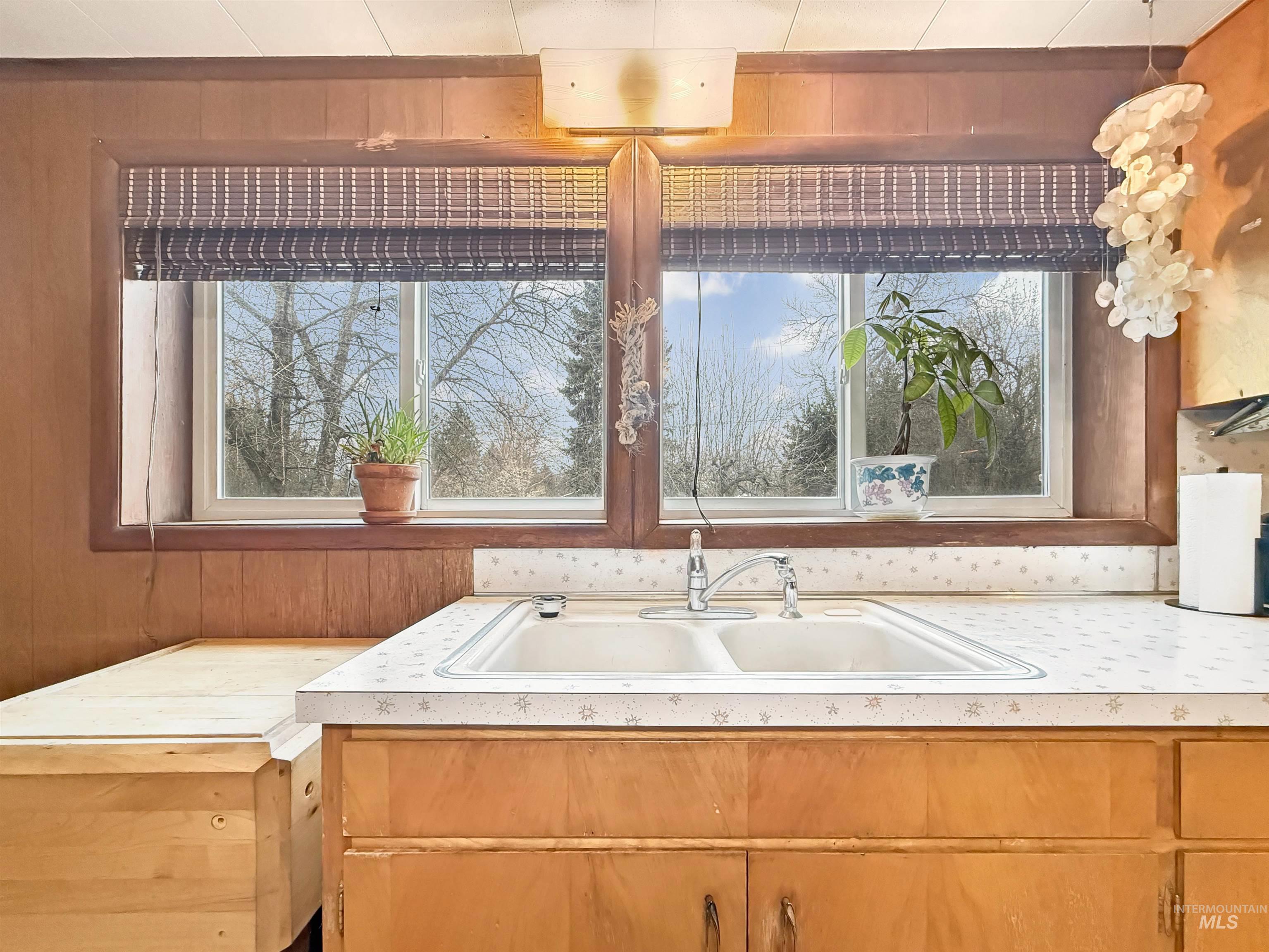 925-929 E 8th, Moscow, Idaho 83843, 3 Bedrooms, 1.5 Bathrooms, Residential Income For Sale, Price $435,000, 98980843