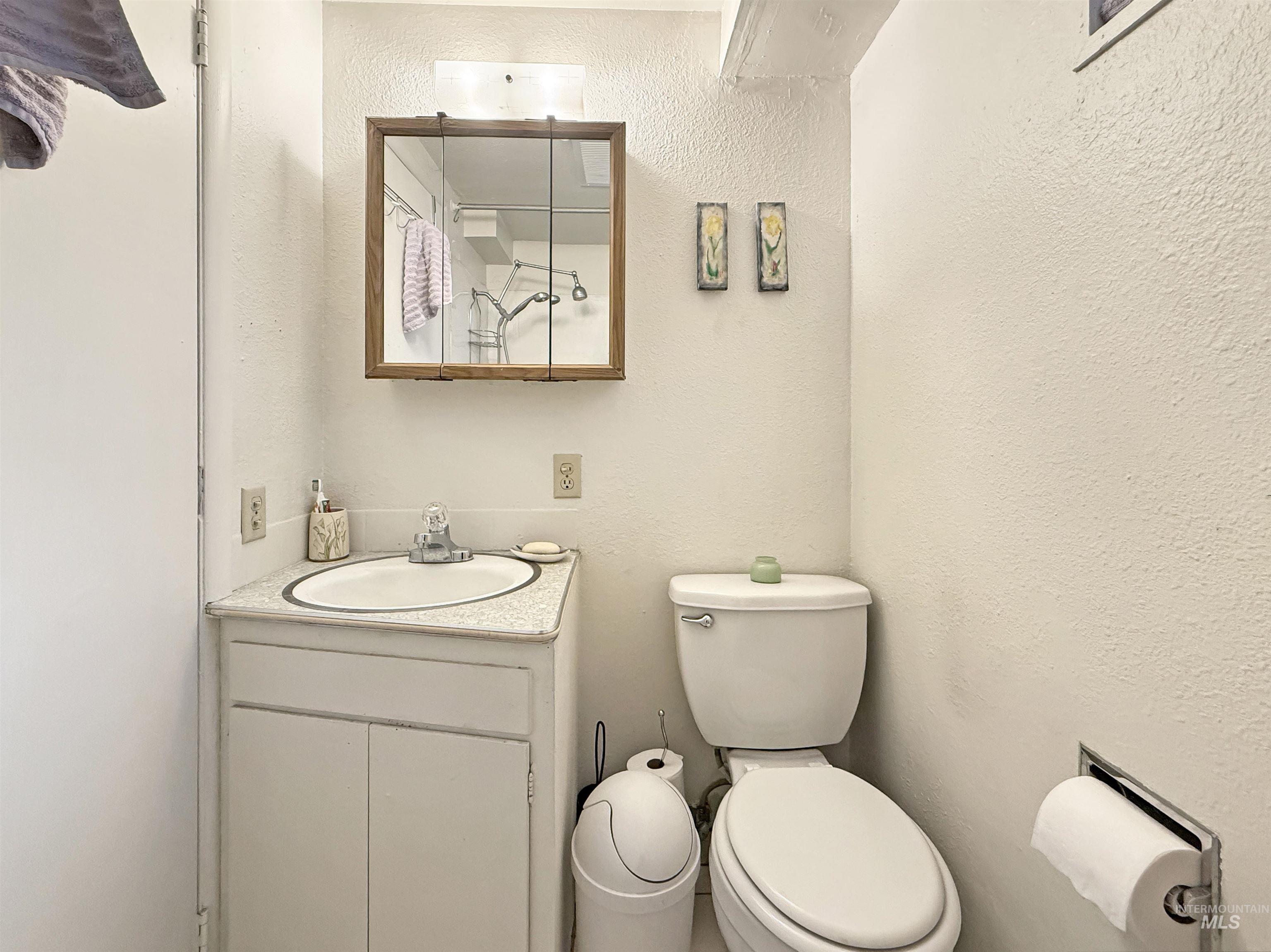 925-929 E 8th, Moscow, Idaho 83843, 3 Bedrooms, 1.5 Bathrooms, Residential Income For Sale, Price $435,000, 98980843