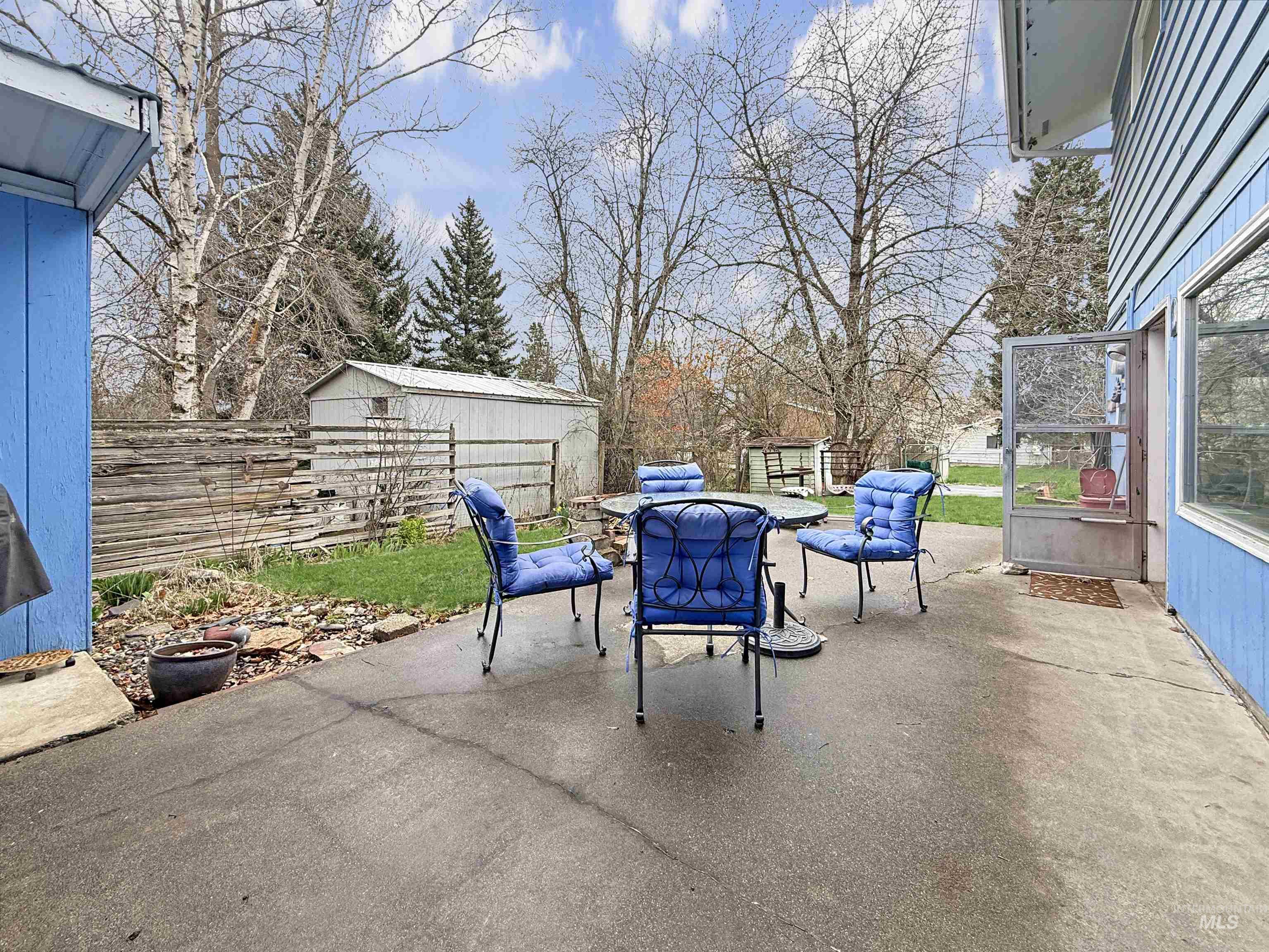 925-929 E 8th, Moscow, Idaho 83843, 3 Bedrooms, 1.5 Bathrooms, Residential Income For Sale, Price $435,000, 98980843