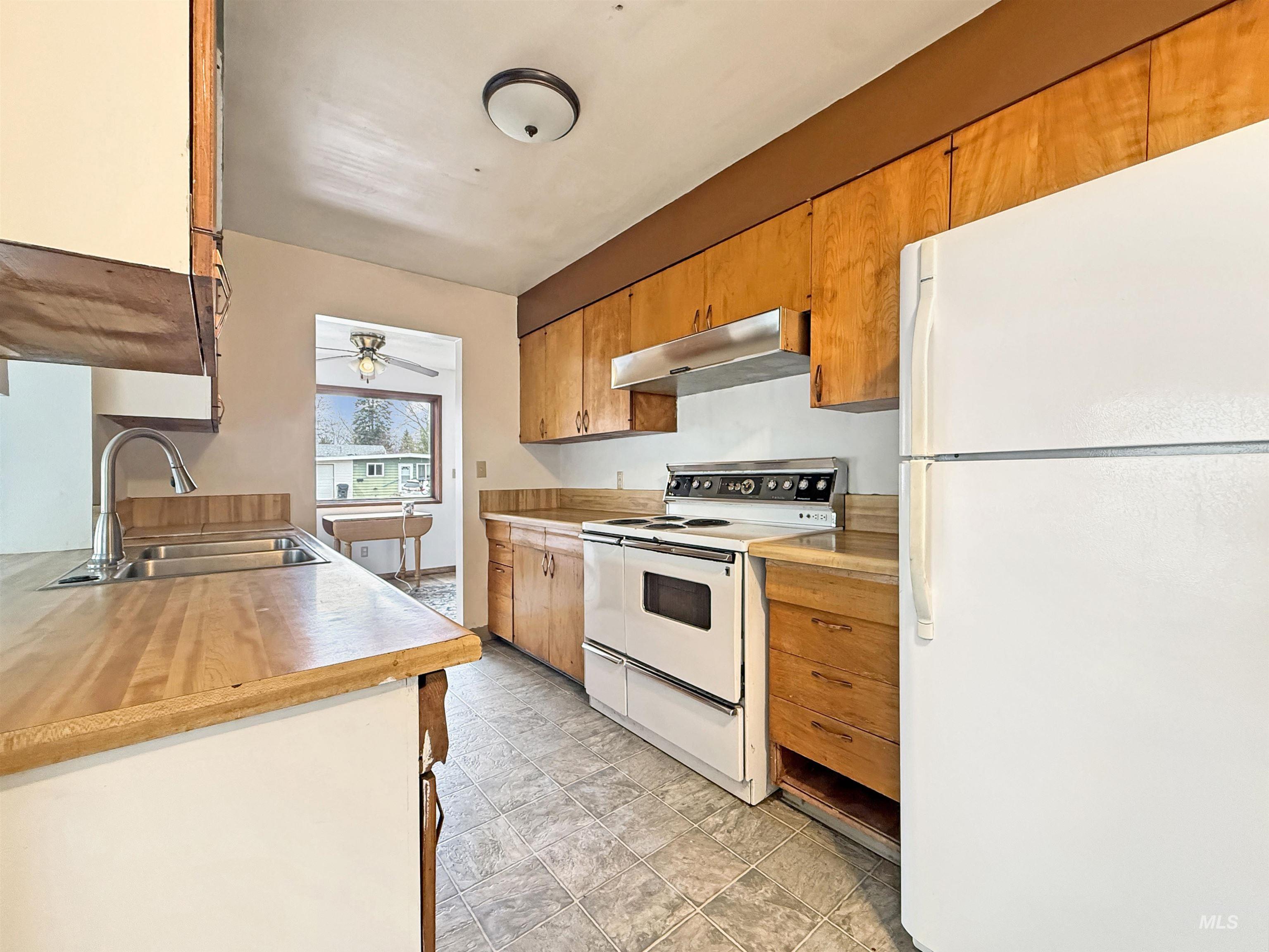 925-929 E 8th, Moscow, Idaho 83843, 3 Bedrooms, 1.5 Bathrooms, Residential Income For Sale, Price $435,000, 98980843