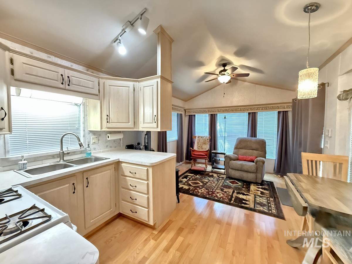 9 H Street, Cascade, Idaho 83611, 1 Bedroom, 1 Bathroom, Residential For Sale, Price $172,000,MLS 98980844