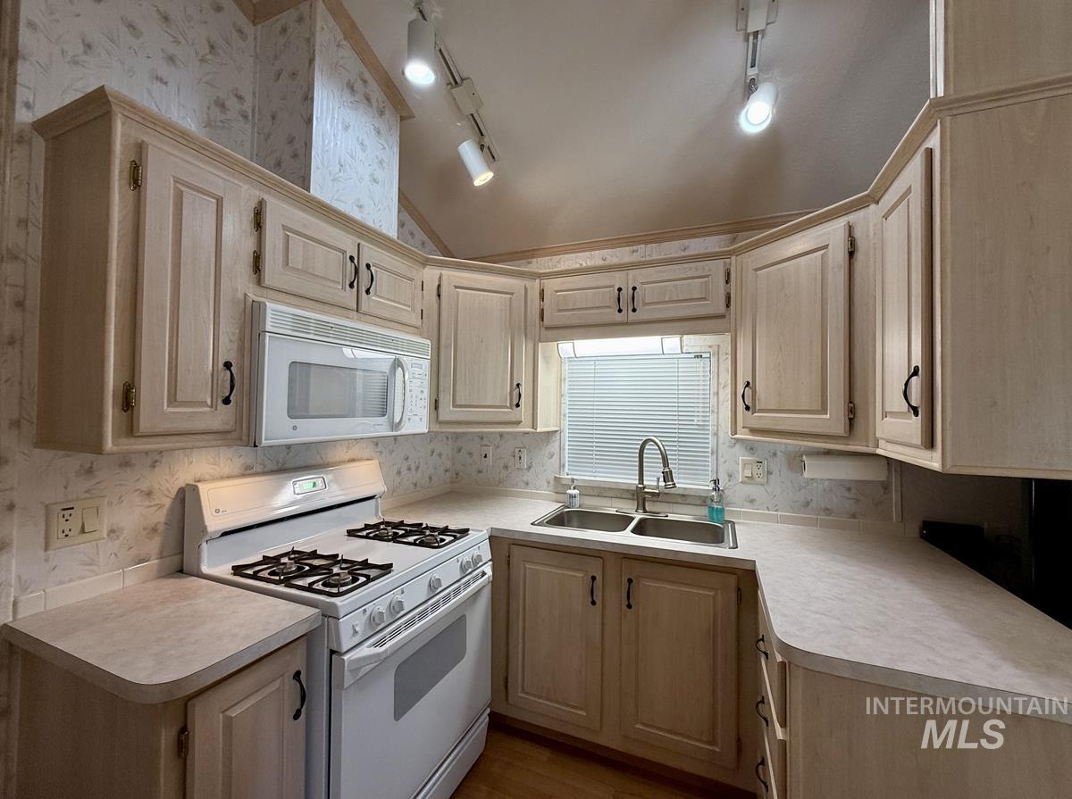 9 H Street, Cascade, Idaho 83611, 1 Bedroom, 1 Bathroom, Residential For Sale, Price $172,000,MLS 98980844