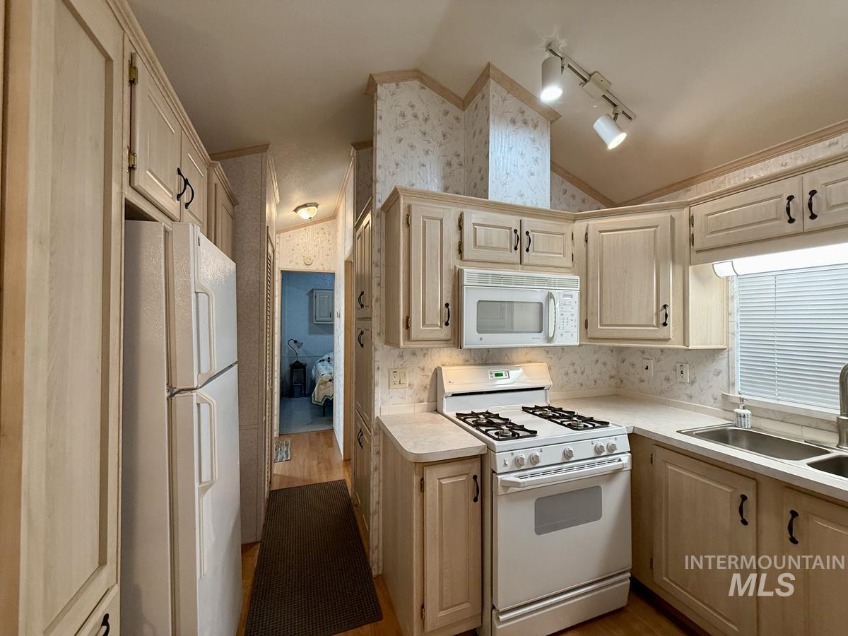 9 H Street, Cascade, Idaho 83611, 1 Bedroom, 1 Bathroom, Residential For Sale, Price $172,000,MLS 98980844