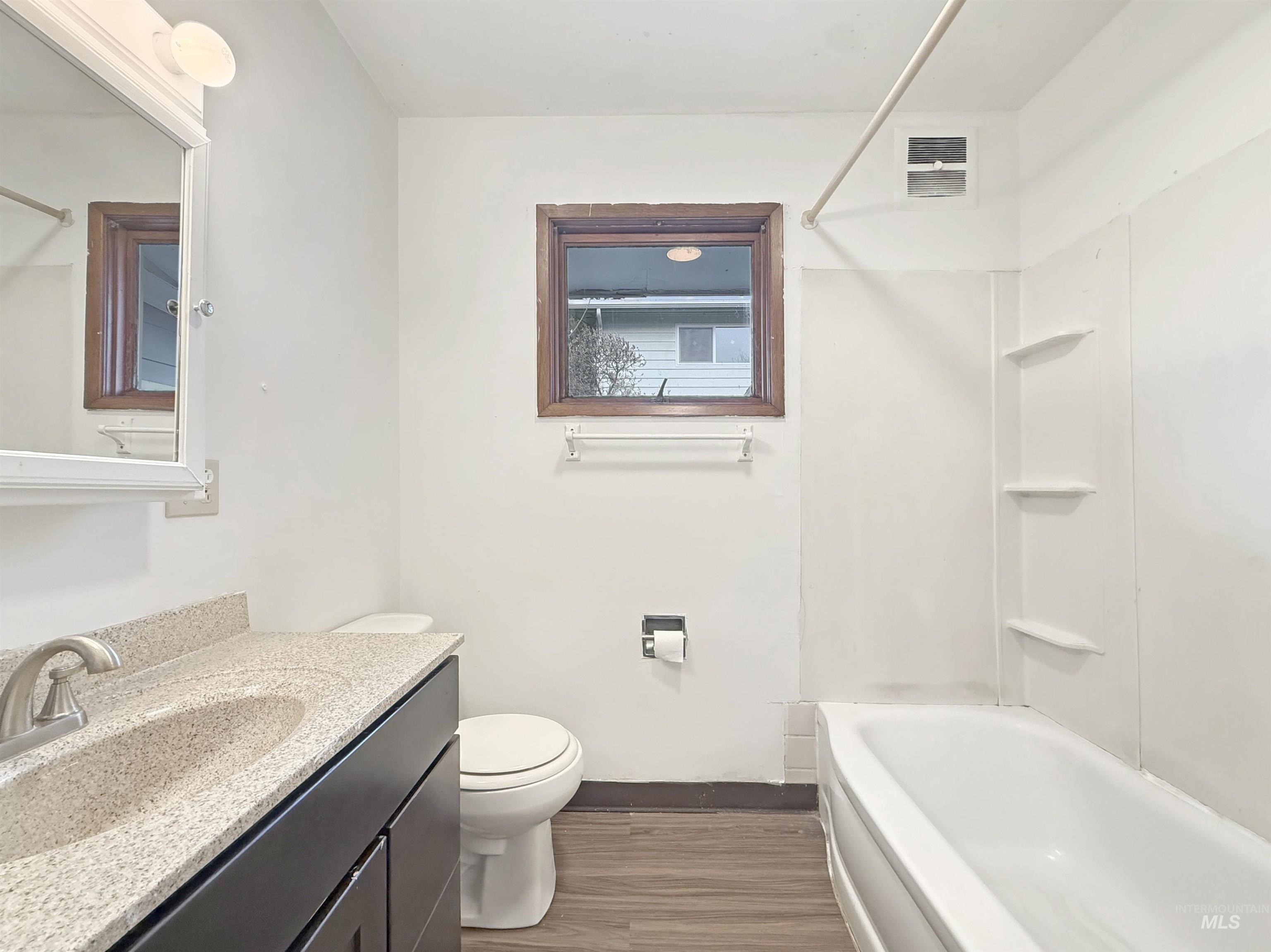 925 E 8th St., Moscow, Idaho 83843, 4 Bedrooms, 2.5 Bathrooms, Residential For Sale, Price $435,000,MLS 98980846