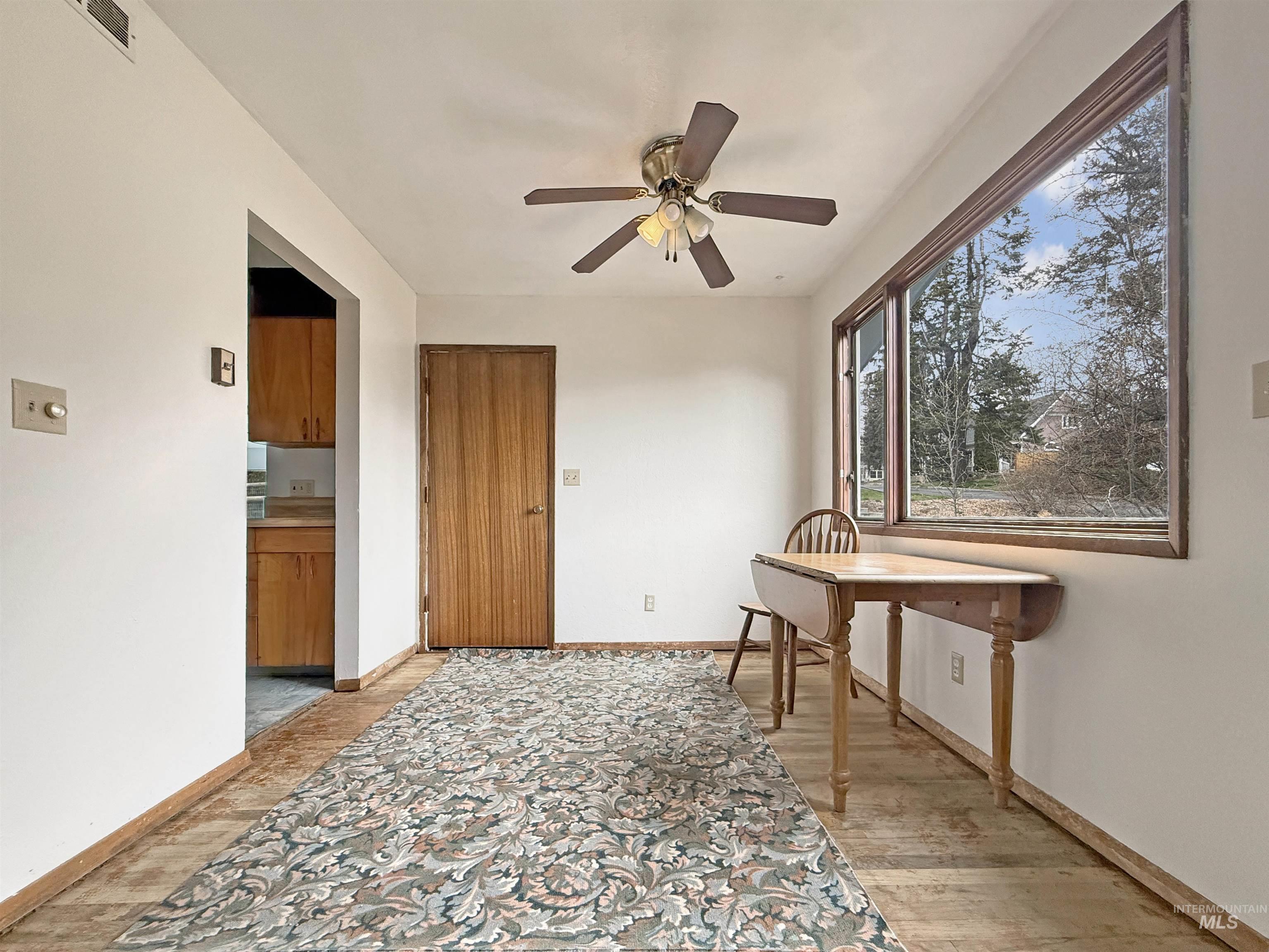 925 E 8th St., Moscow, Idaho 83843, 4 Bedrooms, 2.5 Bathrooms, Residential For Sale, Price $435,000,MLS 98980846