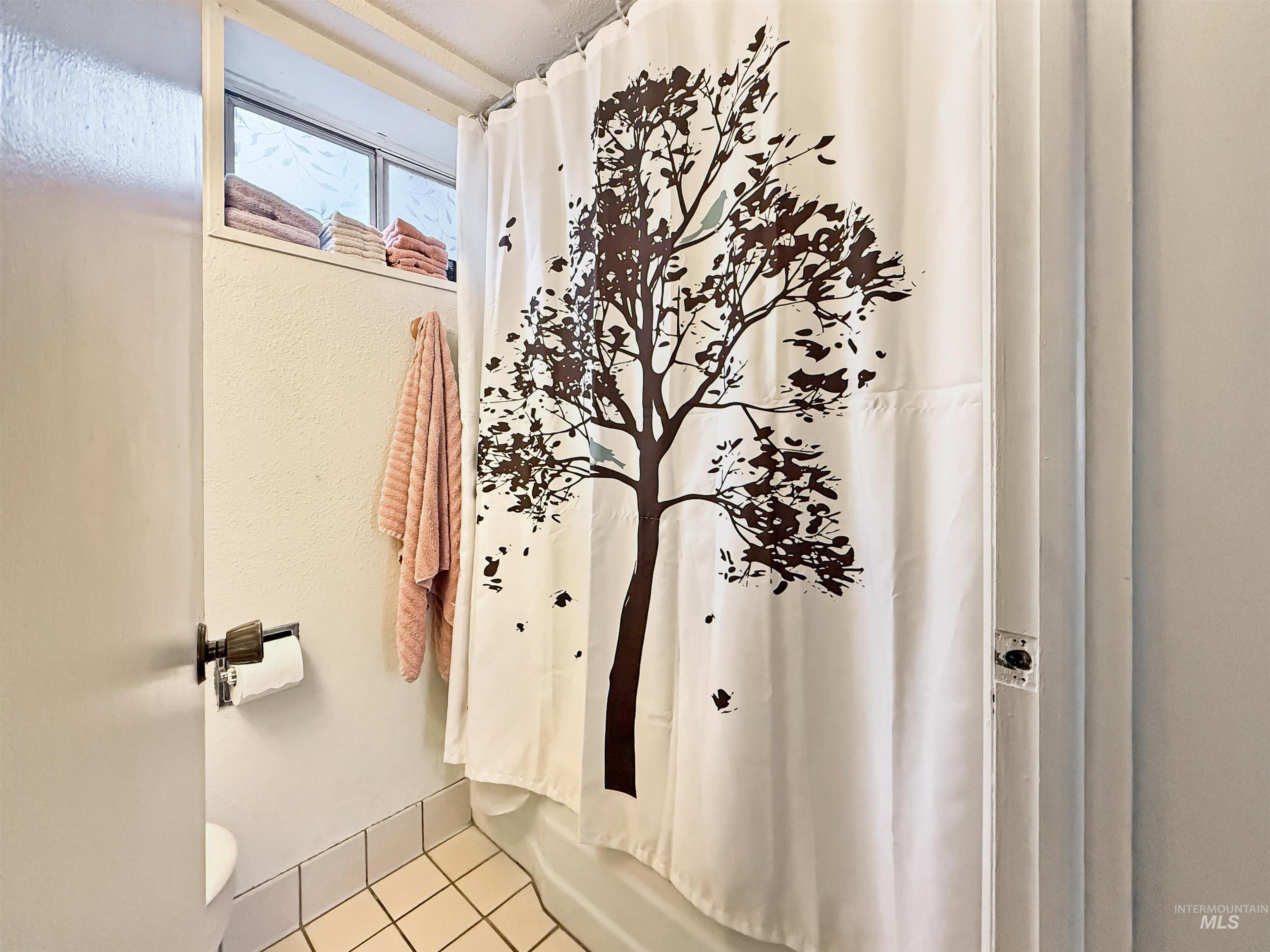 925 E 8th St., Moscow, Idaho 83843, 4 Bedrooms, 2.5 Bathrooms, Residential For Sale, Price $435,000,MLS 98980846