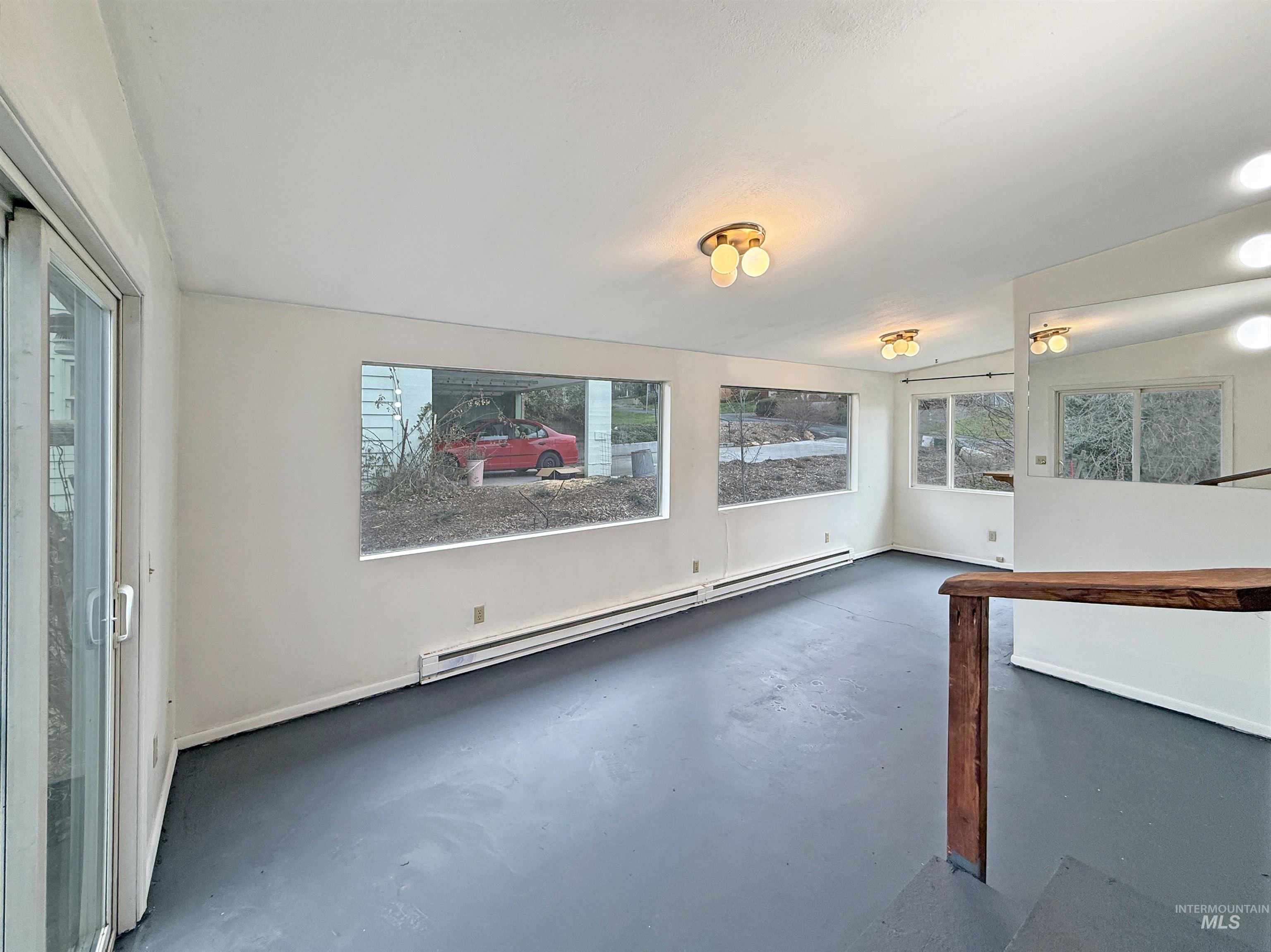 925 E 8th St., Moscow, Idaho 83843, 4 Bedrooms, 2.5 Bathrooms, Residential For Sale, Price $435,000,MLS 98980846