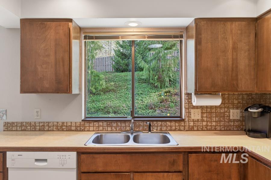 810 Sherwood, Moscow, Idaho 83843, 3 Bedrooms, 2.5 Bathrooms, Residential For Sale, Price $519,000,MLS 98980857