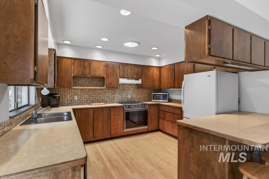 810 Sherwood, Moscow, Idaho 83843, 3 Bedrooms, 2.5 Bathrooms, Residential For Sale, Price $519,000,MLS 98980857