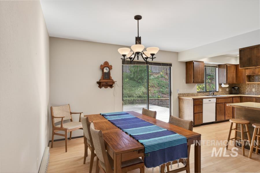 810 Sherwood, Moscow, Idaho 83843, 3 Bedrooms, 2.5 Bathrooms, Residential For Sale, Price $519,000,MLS 98980857