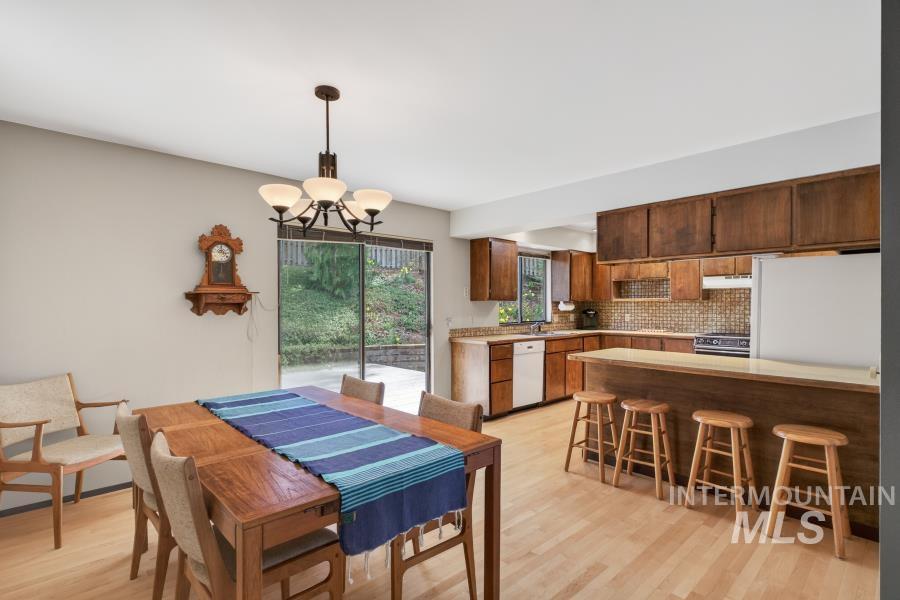 810 Sherwood, Moscow, Idaho 83843, 3 Bedrooms, 2.5 Bathrooms, Residential For Sale, Price $519,000,MLS 98980857