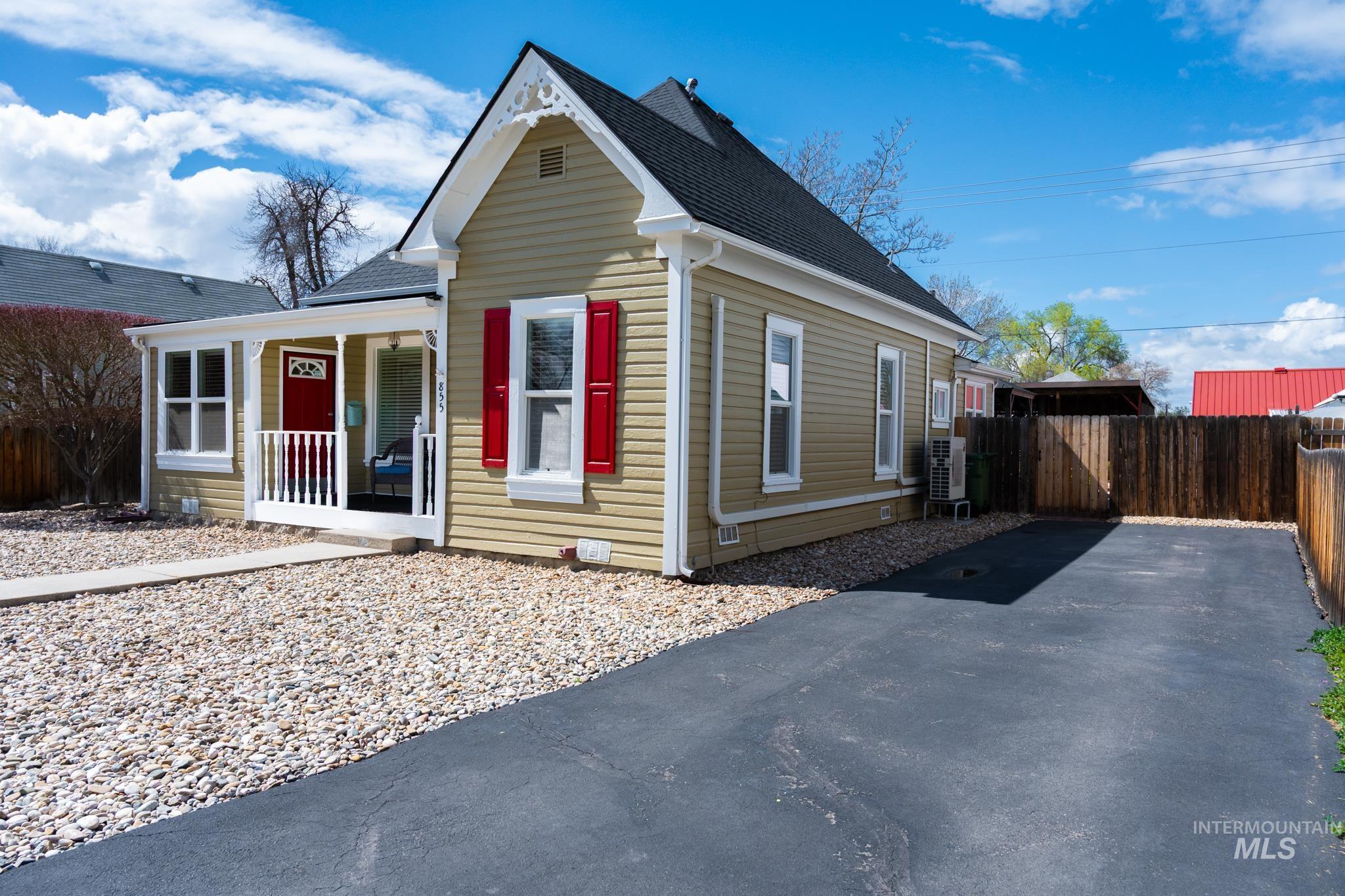 855 SW 3rd St., Ontario, Oregon 97914-0000, 3 Bedrooms, 1 Bathroom, Residential For Sale, Price $225,000, 98980861