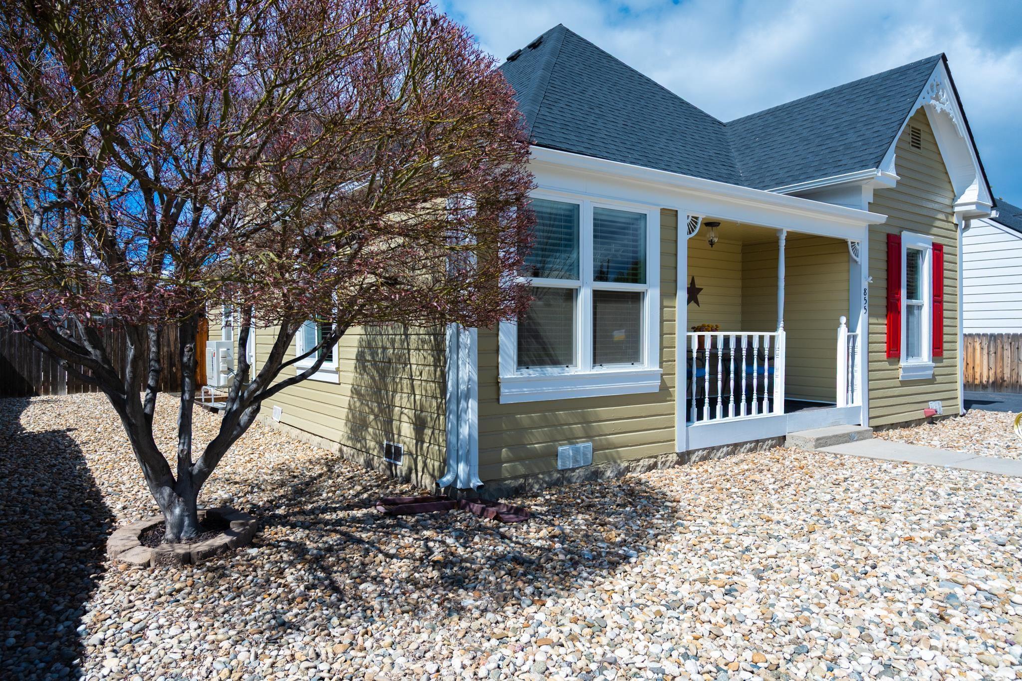 855 SW 3rd St., Ontario, Oregon 97914-0000, 3 Bedrooms, 1 Bathroom, Residential For Sale, Price $225,000, 98980861