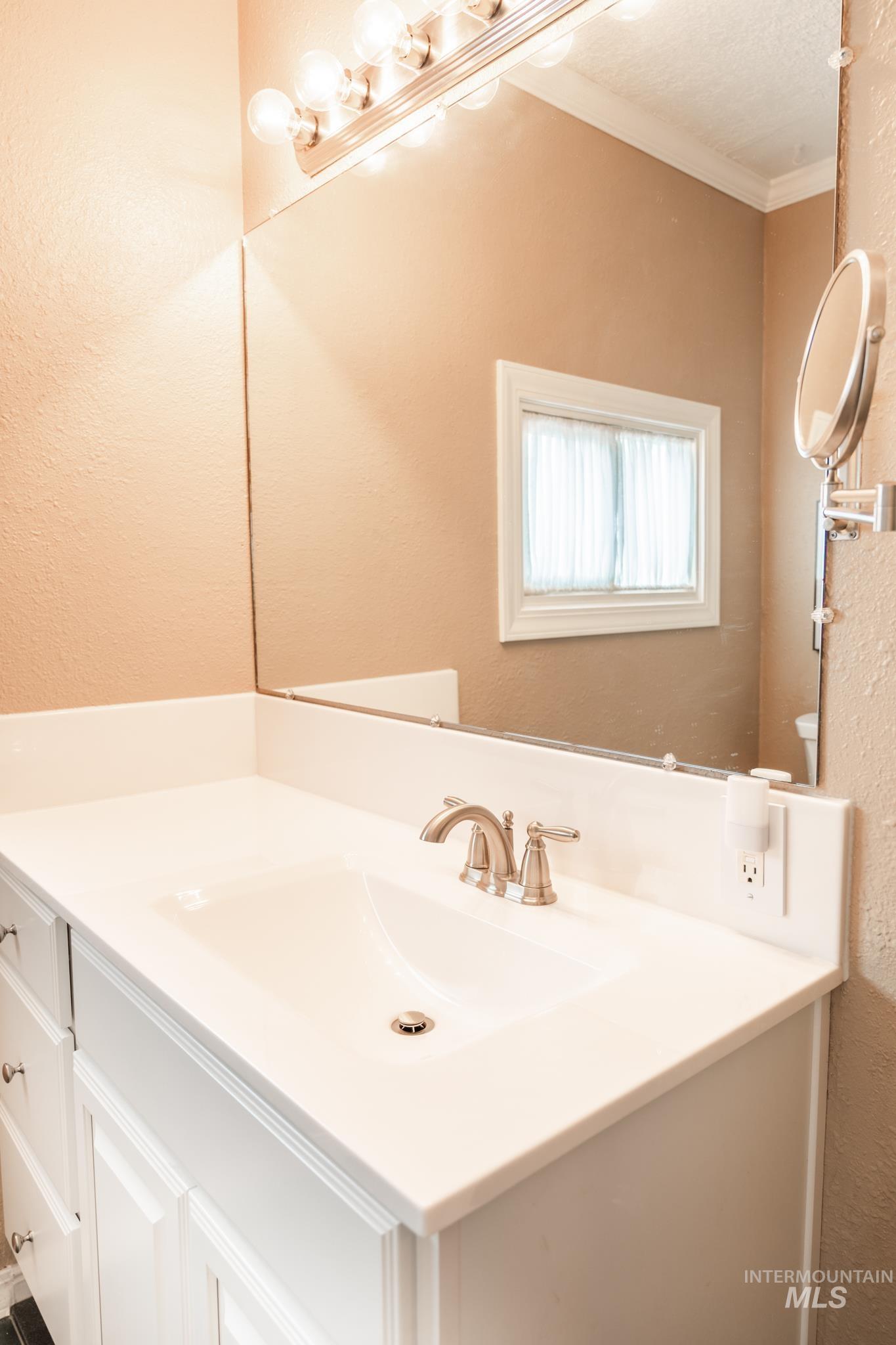 855 SW 3rd St., Ontario, Oregon 97914-0000, 3 Bedrooms, 1 Bathroom, Residential For Sale, Price $225,000, 98980861