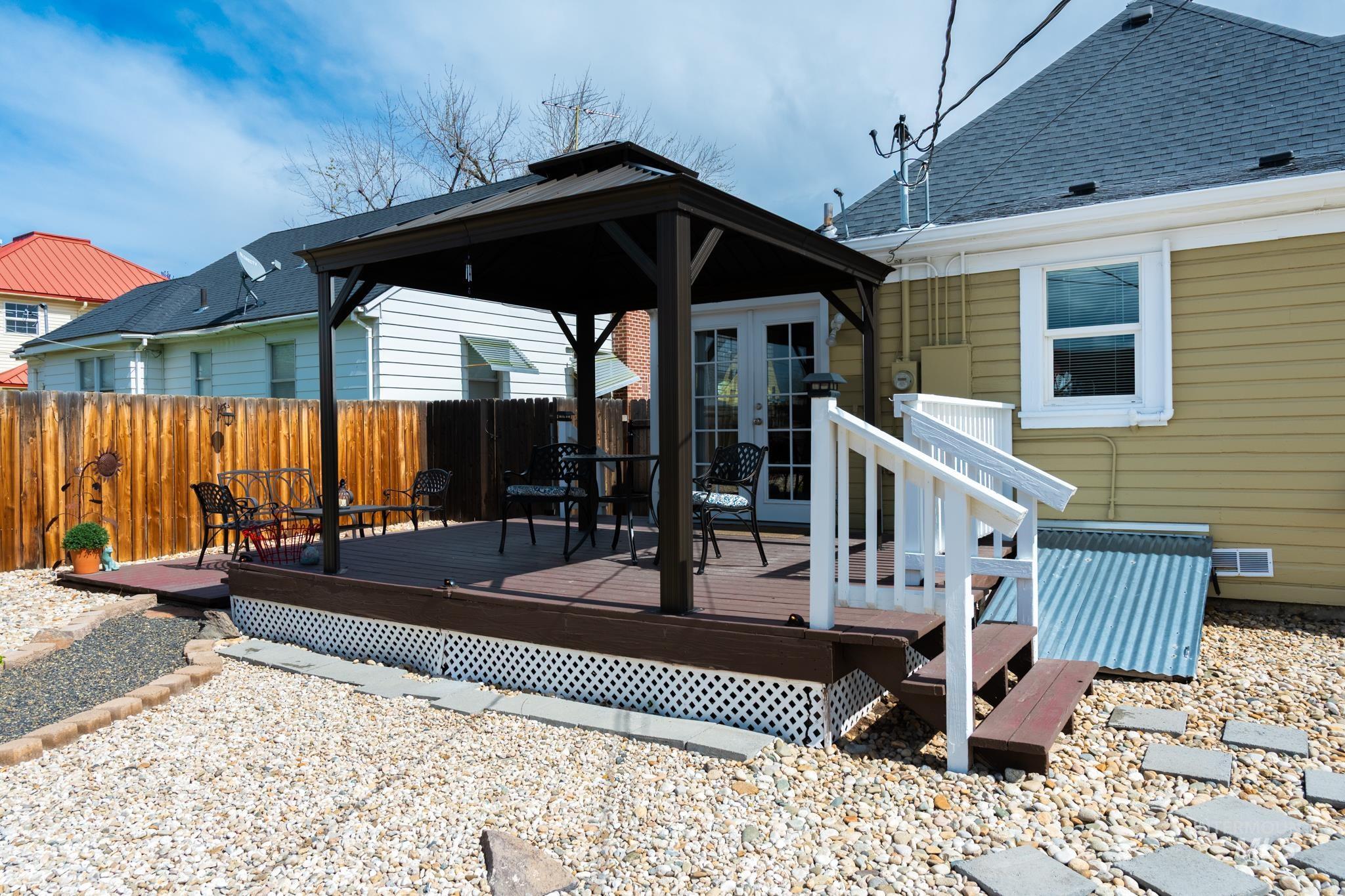 855 SW 3rd St., Ontario, Oregon 97914-0000, 3 Bedrooms, 1 Bathroom, Residential For Sale, Price $225,000, 98980861