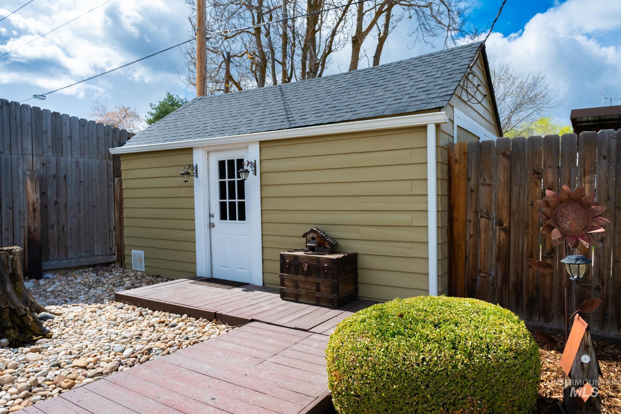 855 SW 3rd St., Ontario, Oregon 97914-0000, 3 Bedrooms, 1 Bathroom, Residential For Sale, Price $225,000, 98980861