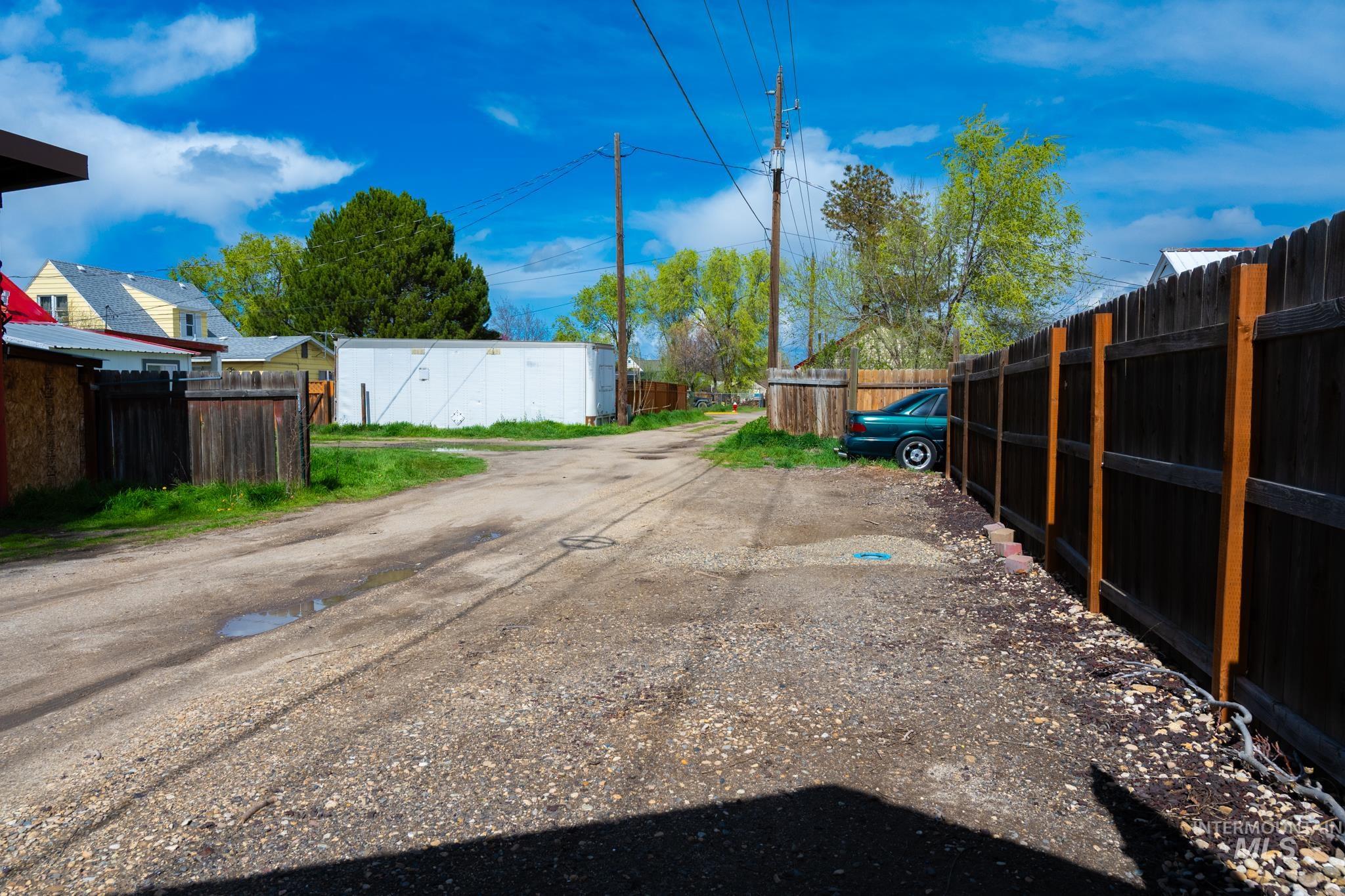 855 SW 3rd St., Ontario, Oregon 97914-0000, 3 Bedrooms, 1 Bathroom, Residential For Sale, Price $225,000, 98980861