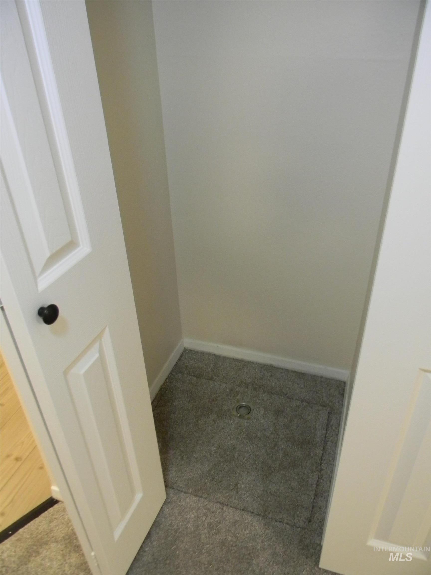 6817 W Maxwell Lane, Boise, Idaho 83704, 2 Bedrooms, 1.5 Bathrooms, Residential For Sale, Price $275,900, 98980870