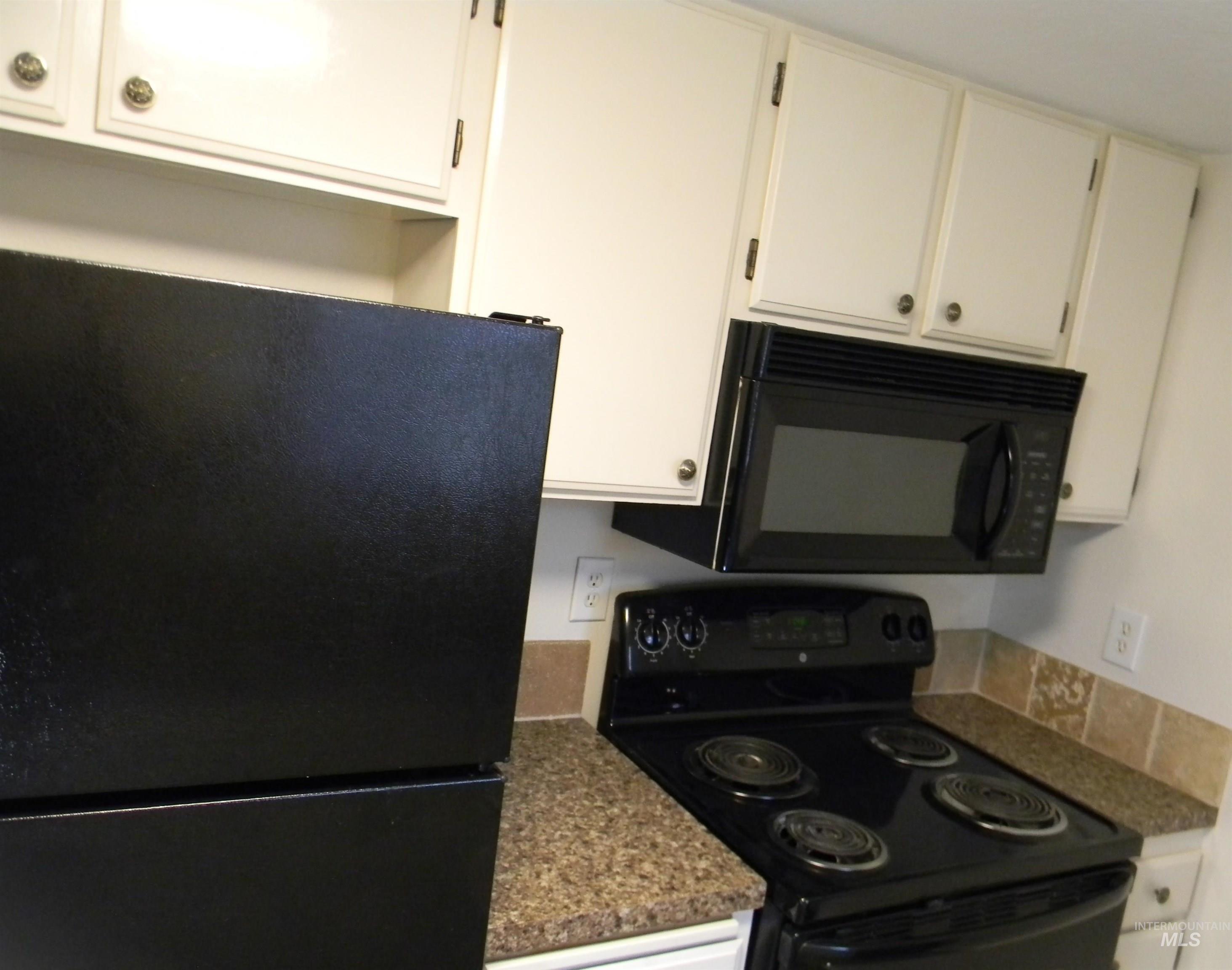 6817 W Maxwell Lane, Boise, Idaho 83704, 2 Bedrooms, 1.5 Bathrooms, Residential For Sale, Price $275,900, 98980870