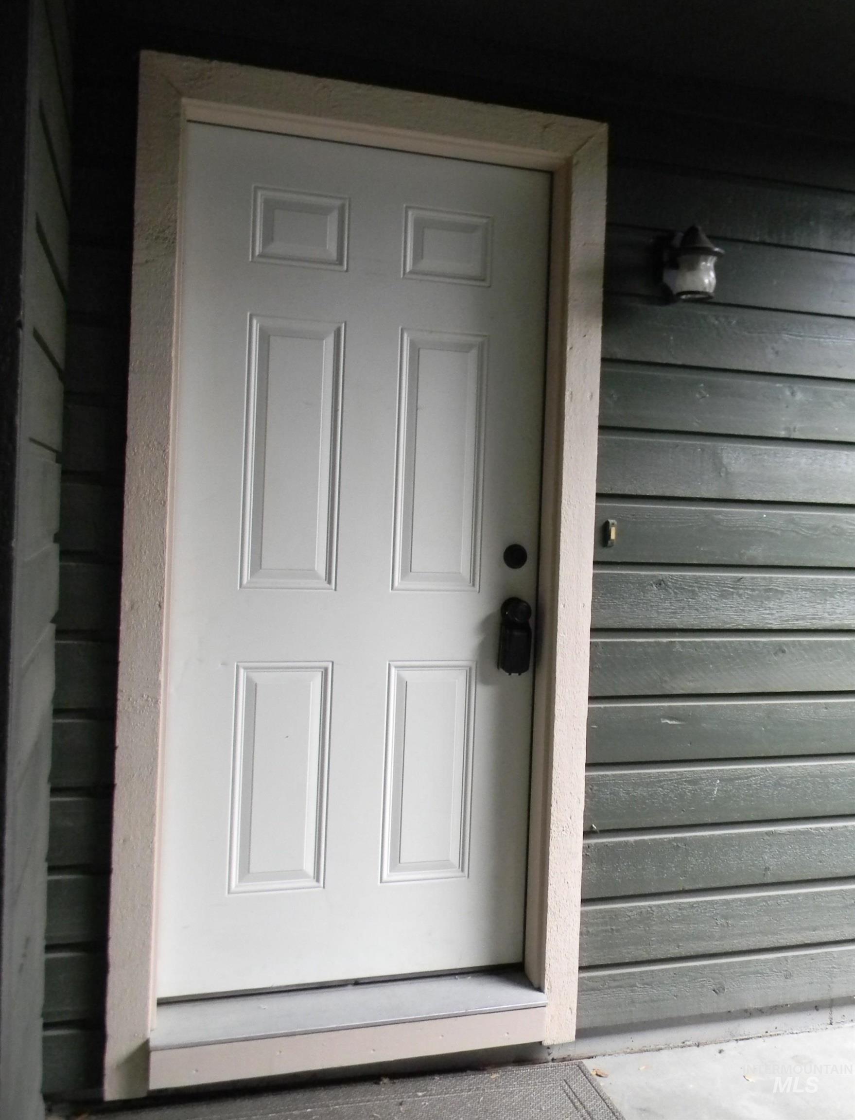 6817 W Maxwell Lane, Boise, Idaho 83704, 2 Bedrooms, 1.5 Bathrooms, Residential For Sale, Price $275,900, 98980870