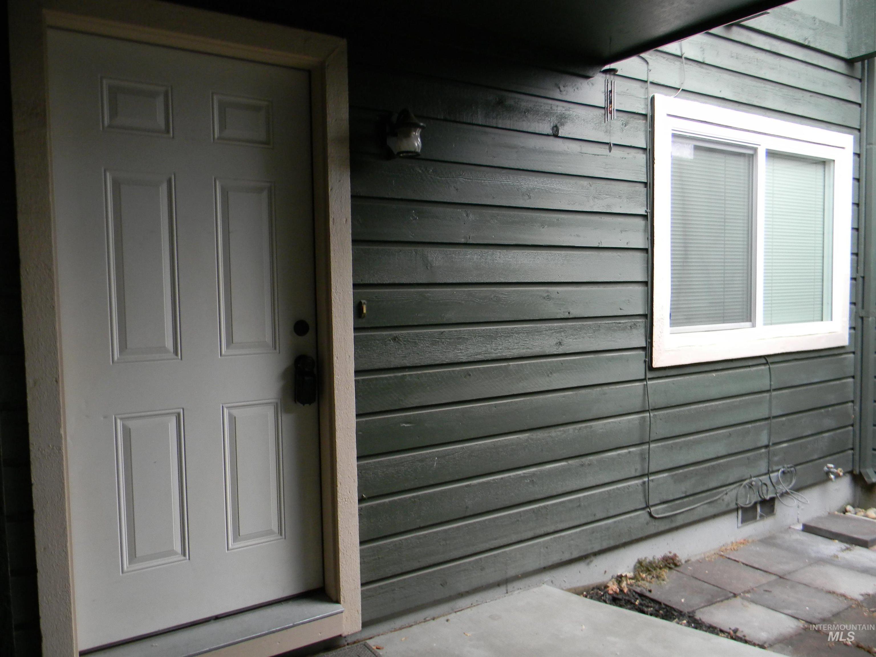 6817 W Maxwell Lane, Boise, Idaho 83704, 2 Bedrooms, 1.5 Bathrooms, Residential For Sale, Price $275,900, 98980870