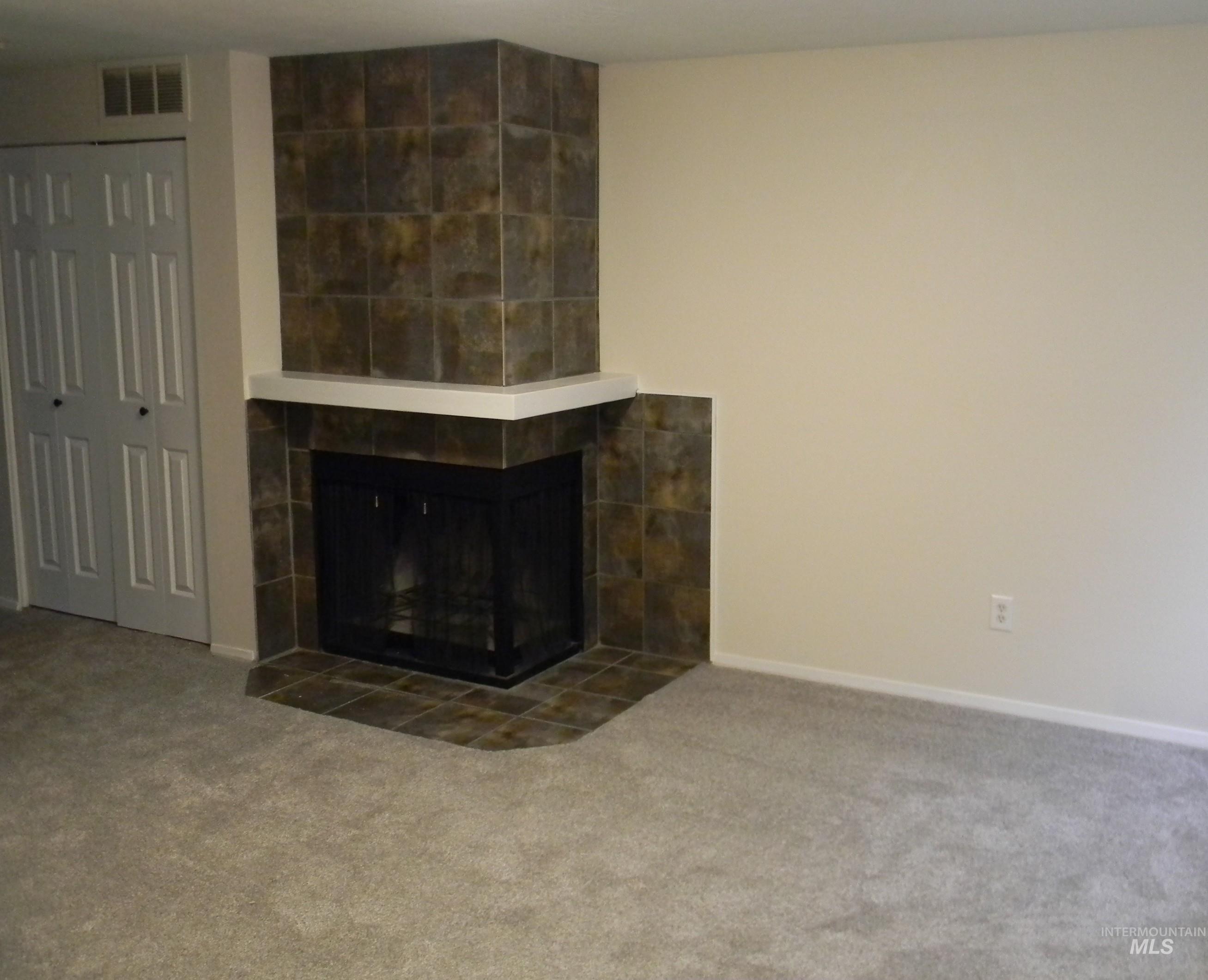 6817 W Maxwell Lane, Boise, Idaho 83704, 2 Bedrooms, 1.5 Bathrooms, Residential For Sale, Price $275,900, 98980870