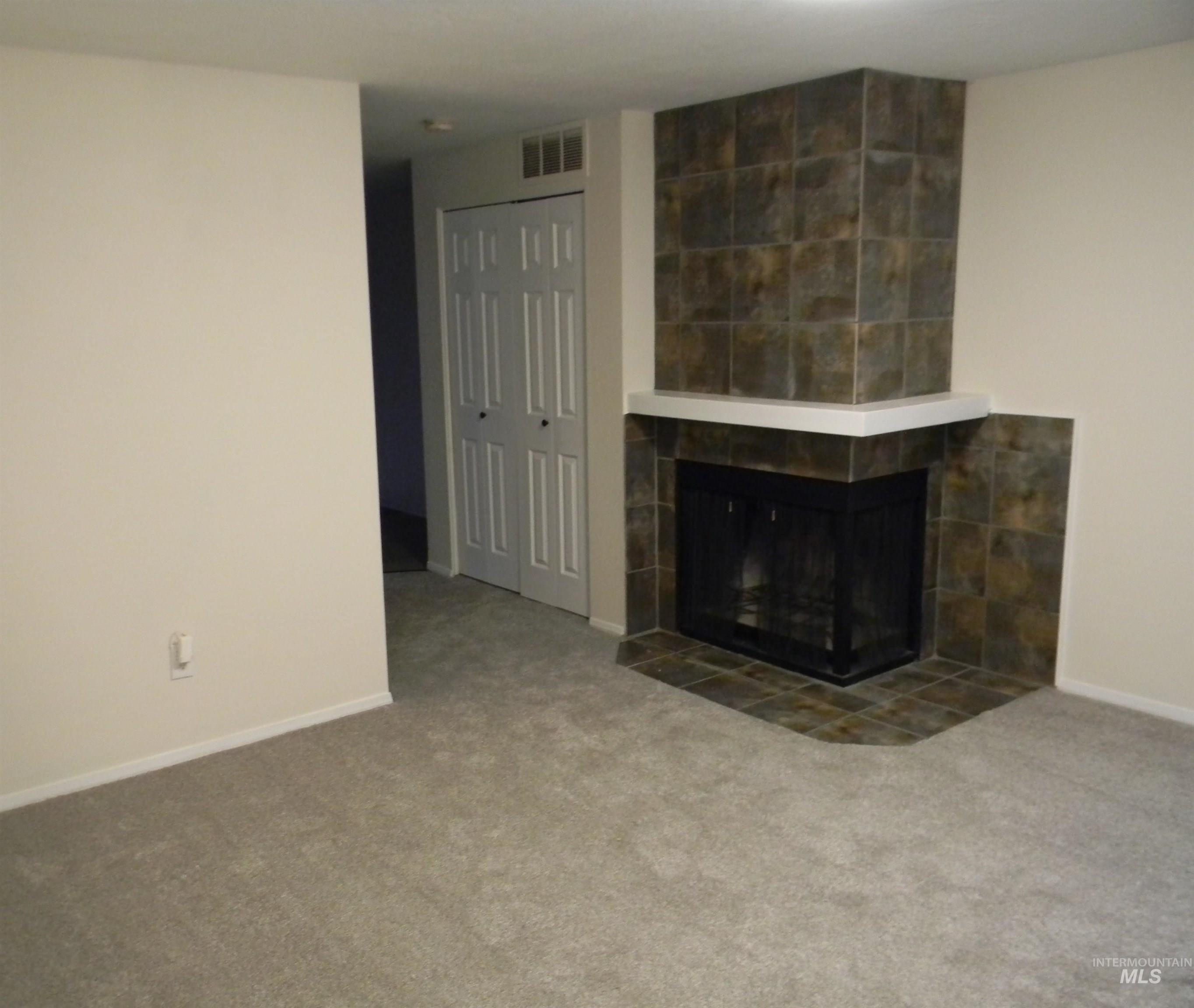 6817 W Maxwell Lane, Boise, Idaho 83704, 2 Bedrooms, 1.5 Bathrooms, Residential For Sale, Price $275,900, 98980870