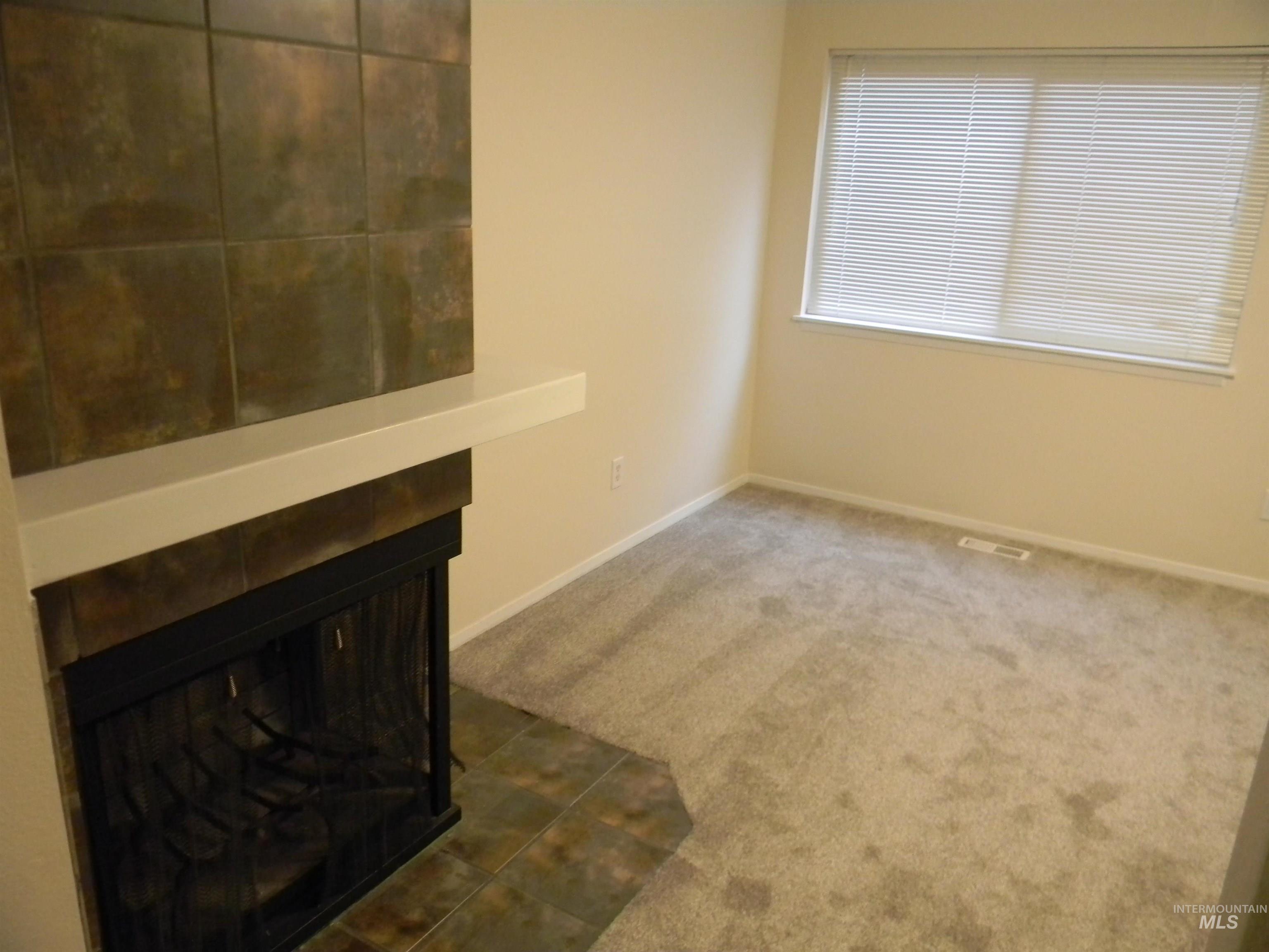 6817 W Maxwell Lane, Boise, Idaho 83704, 2 Bedrooms, 1.5 Bathrooms, Residential For Sale, Price $275,900, 98980870