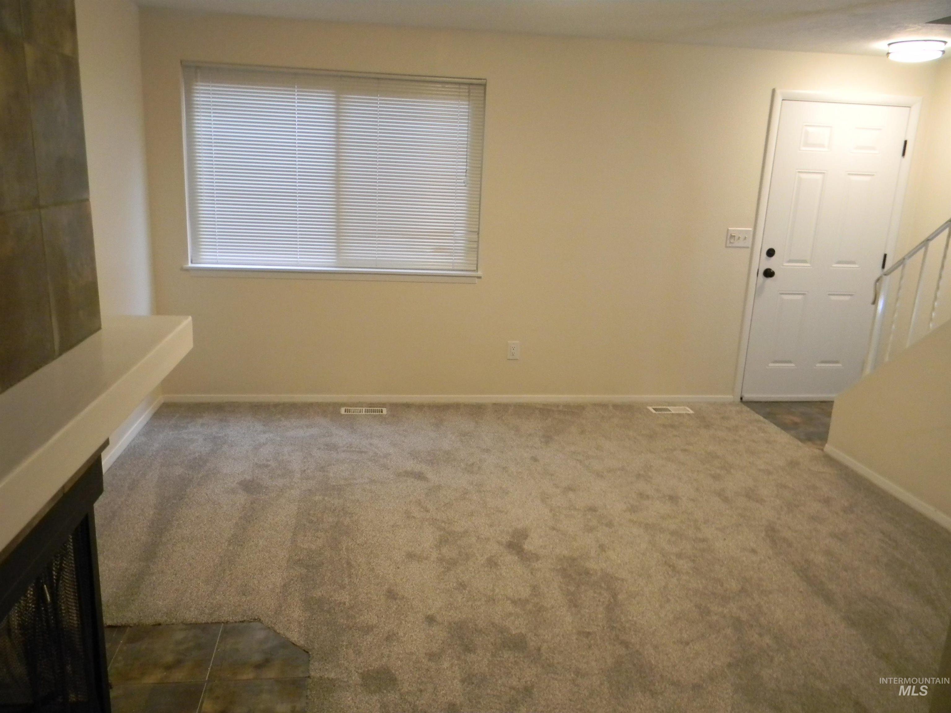 6817 W Maxwell Lane, Boise, Idaho 83704, 2 Bedrooms, 1.5 Bathrooms, Residential For Sale, Price $275,900, 98980870