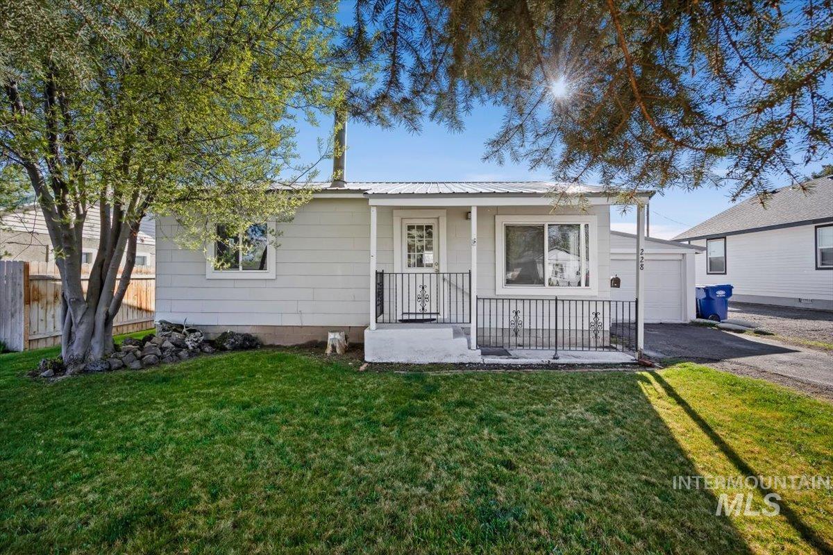 228 Madrona Street, Twin Falls, Idaho 83301, 2 Bedrooms, 1 Bathroom, Residential For Sale, Price $239,500, 98980877