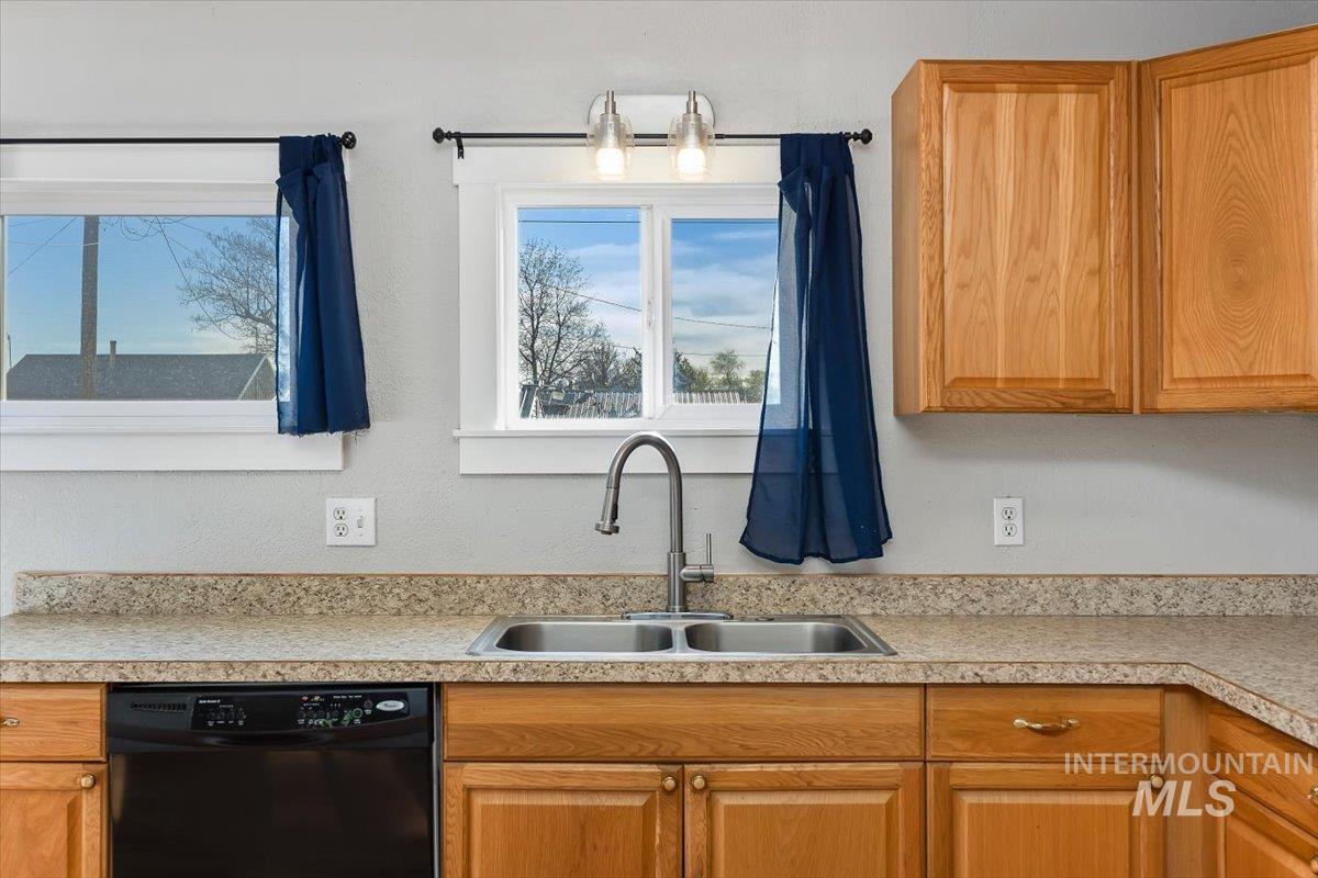 228 Madrona Street, Twin Falls, Idaho 83301, 2 Bedrooms, 1 Bathroom, Residential For Sale, Price $239,500, 98980877