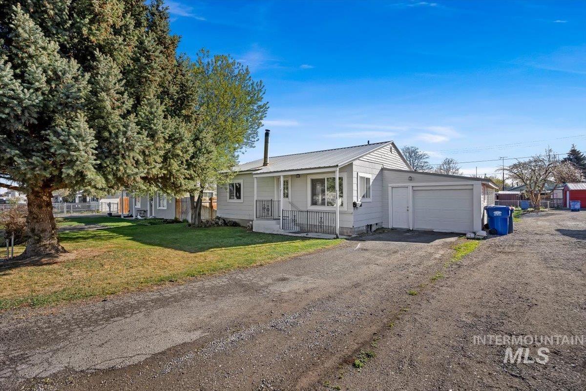 228 Madrona Street, Twin Falls, Idaho 83301, 2 Bedrooms, 1 Bathroom, Residential For Sale, Price $239,500, 98980877