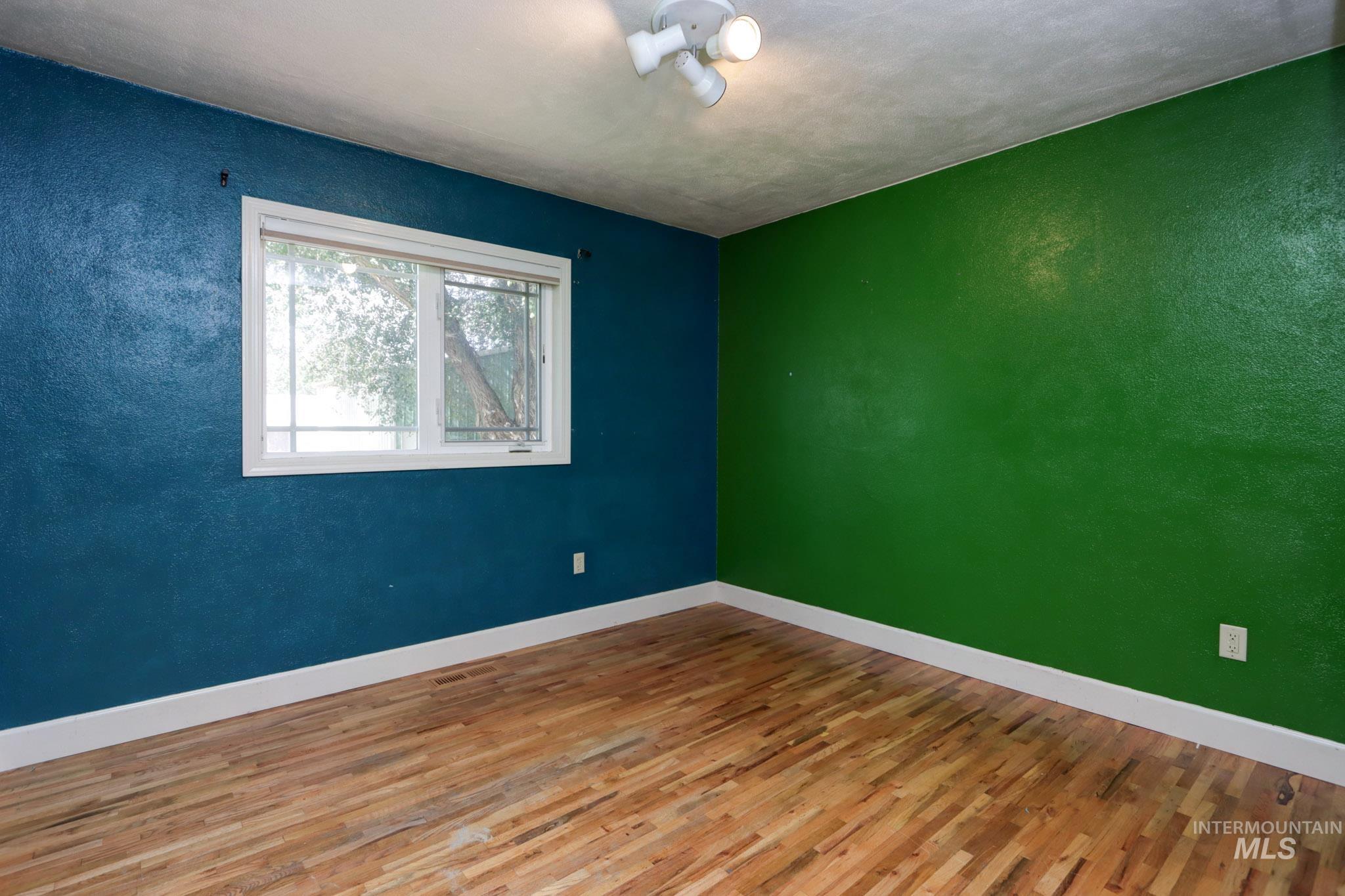 41 N Dorian Dr, Ontario, Oregon 97914, 3 Bedrooms, 2 Bathrooms, Residential For Sale, Price $300,000,MLS 98980880